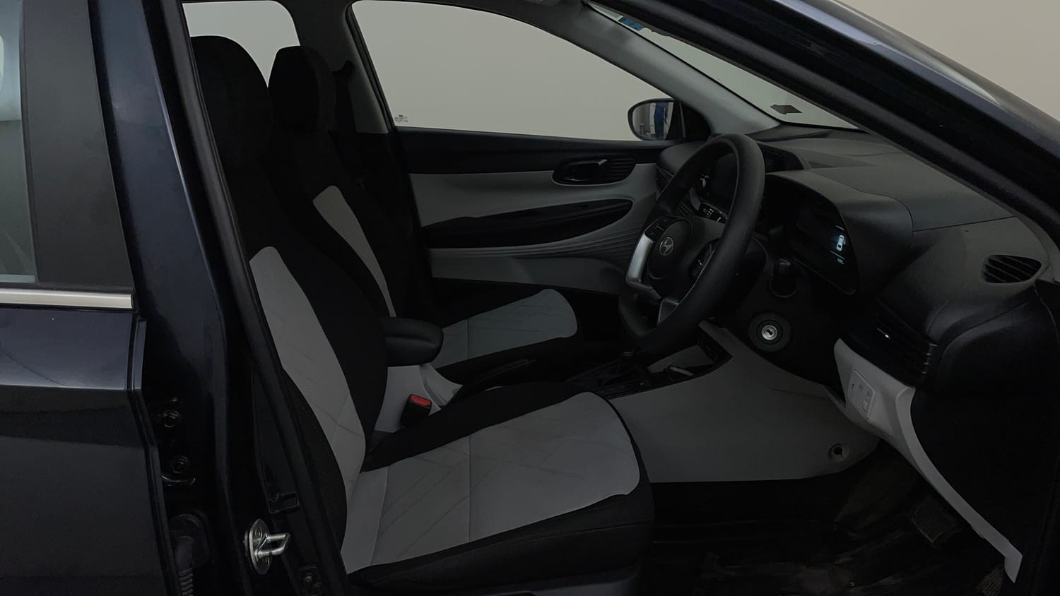 Used 2024 Hyundai i20 Sportz (O) 1.2 IVT Petrol Automatic interior RIGHT SIDE FRONT DOOR CABIN VIEW