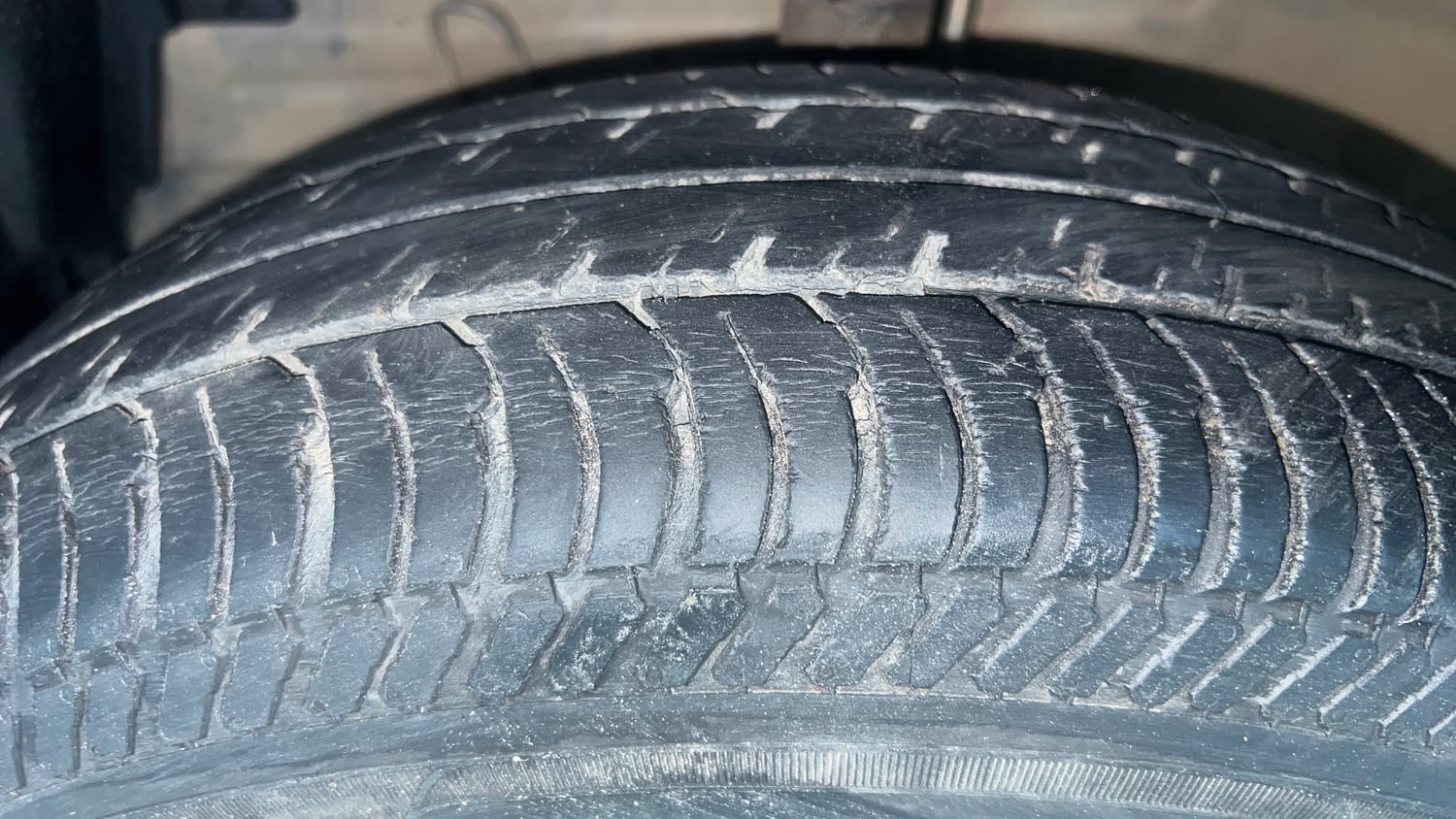 Used 2013 Maruti Suzuki Swift Dzire VXI Petrol Manual tyres LEFT FRONT TYRE TREAD VIEW