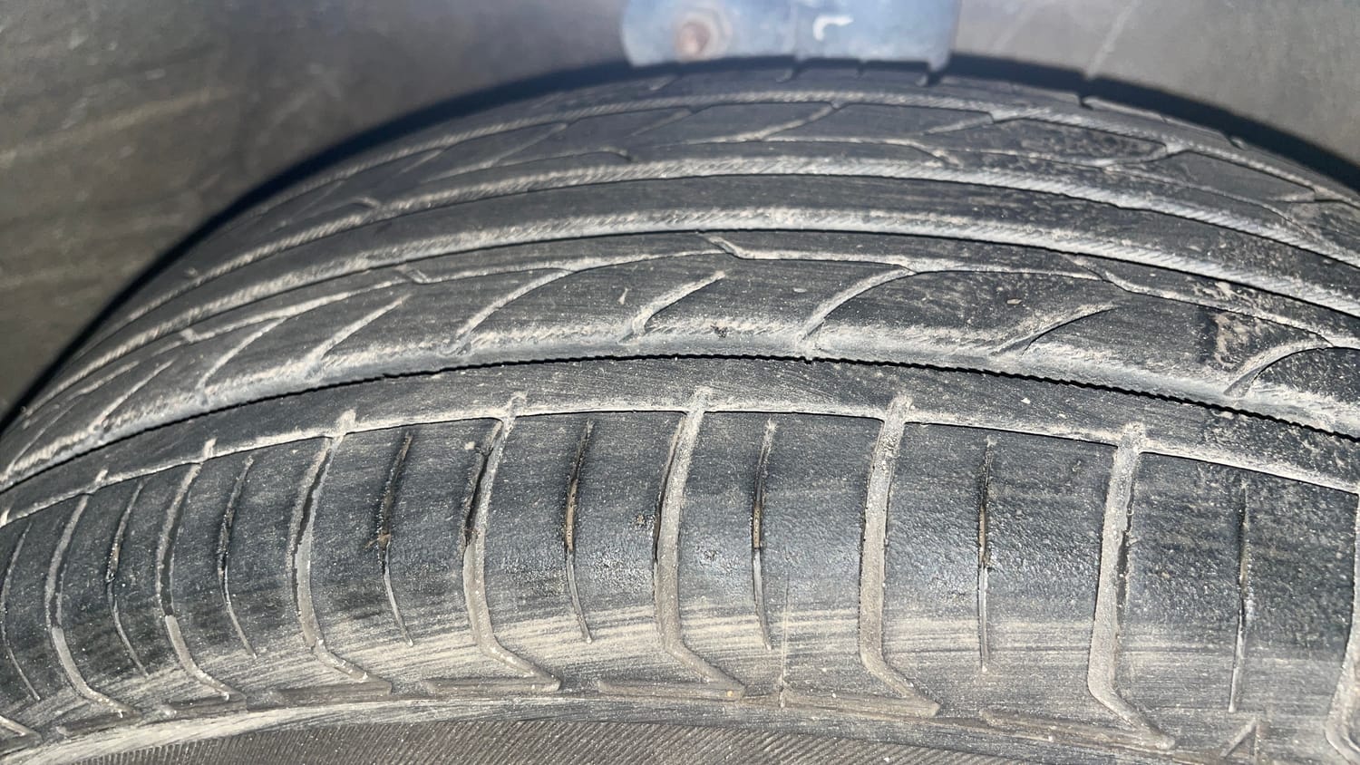 Used 2013 Maruti Suzuki A-Star VXI AT Petrol Automatic tyres RIGHT FRONT TYRE TREAD VIEW