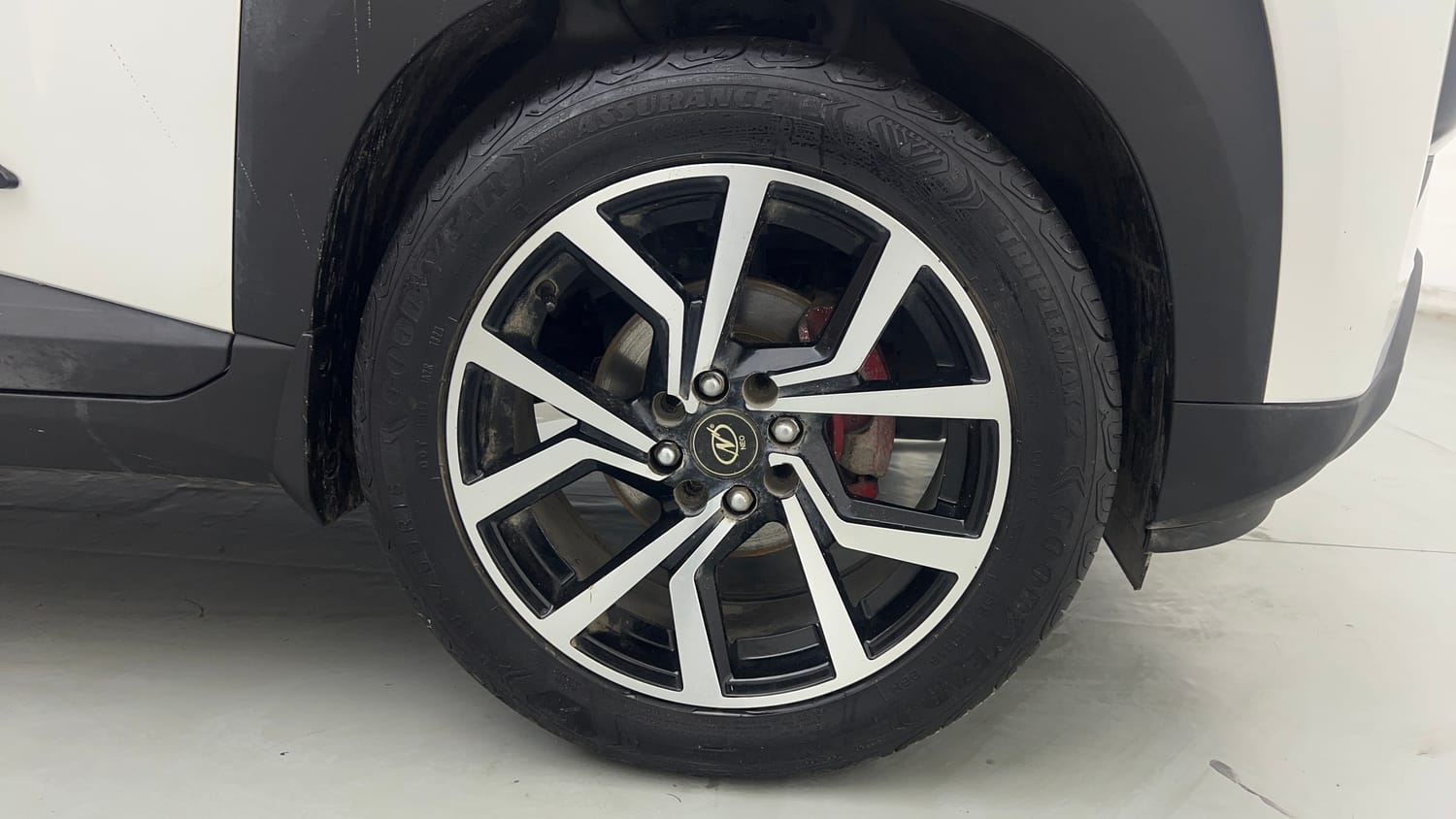 Used 2024 Hyundai Exter SX 1.2 MT Petrol Manual tyres RIGHT FRONT TYRE RIM VIEW