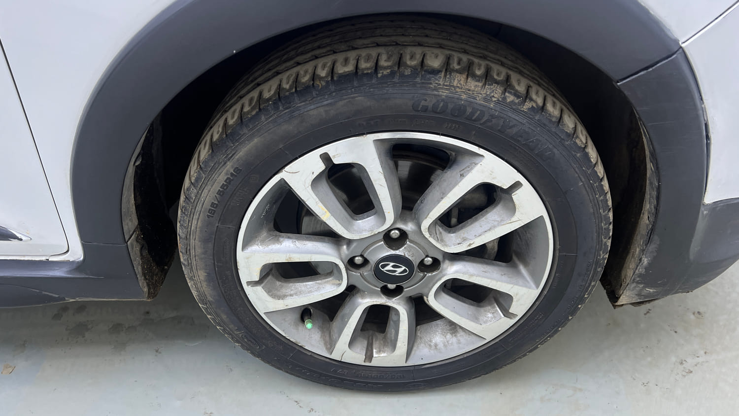 Used 2015 Hyundai i20 Active 1.2 S Petrol Manual tyres RIGHT FRONT TYRE RIM VIEW