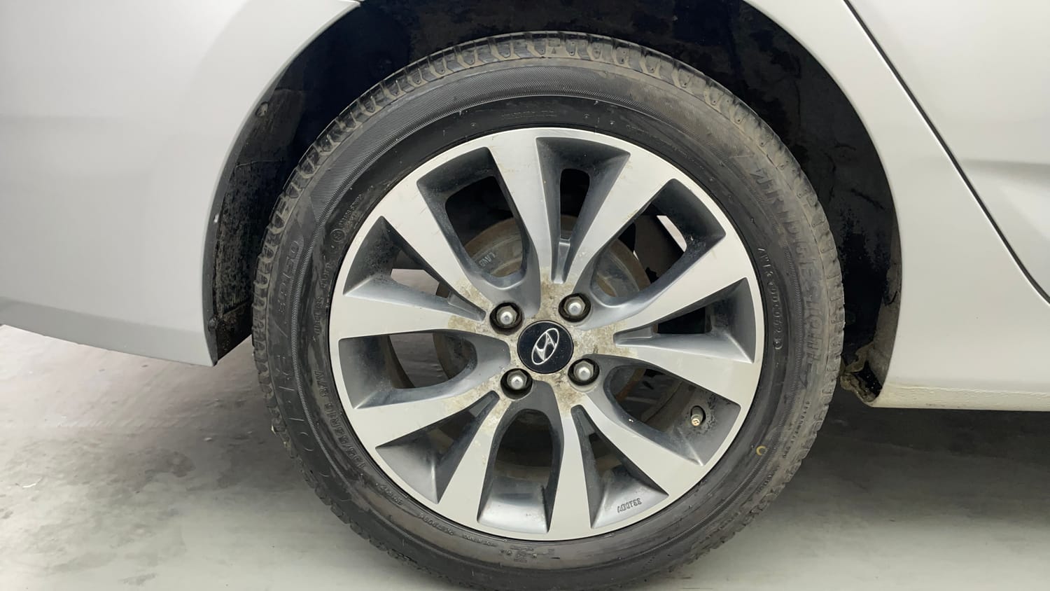 Used 2016 Hyundai Verna 1.6 VTVT SX (O) Petrol Manual tyres RIGHT REAR TYRE RIM VIEW