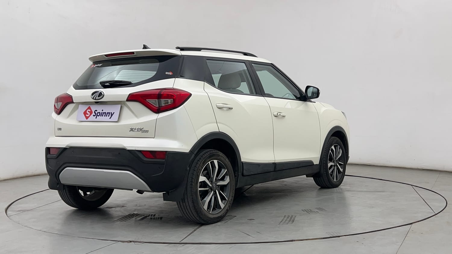 Used 2021 Mahindra XUV 300 W8 (O) 1.2 Petrol Petrol Manual exterior RIGHT REAR CORNER VIEW