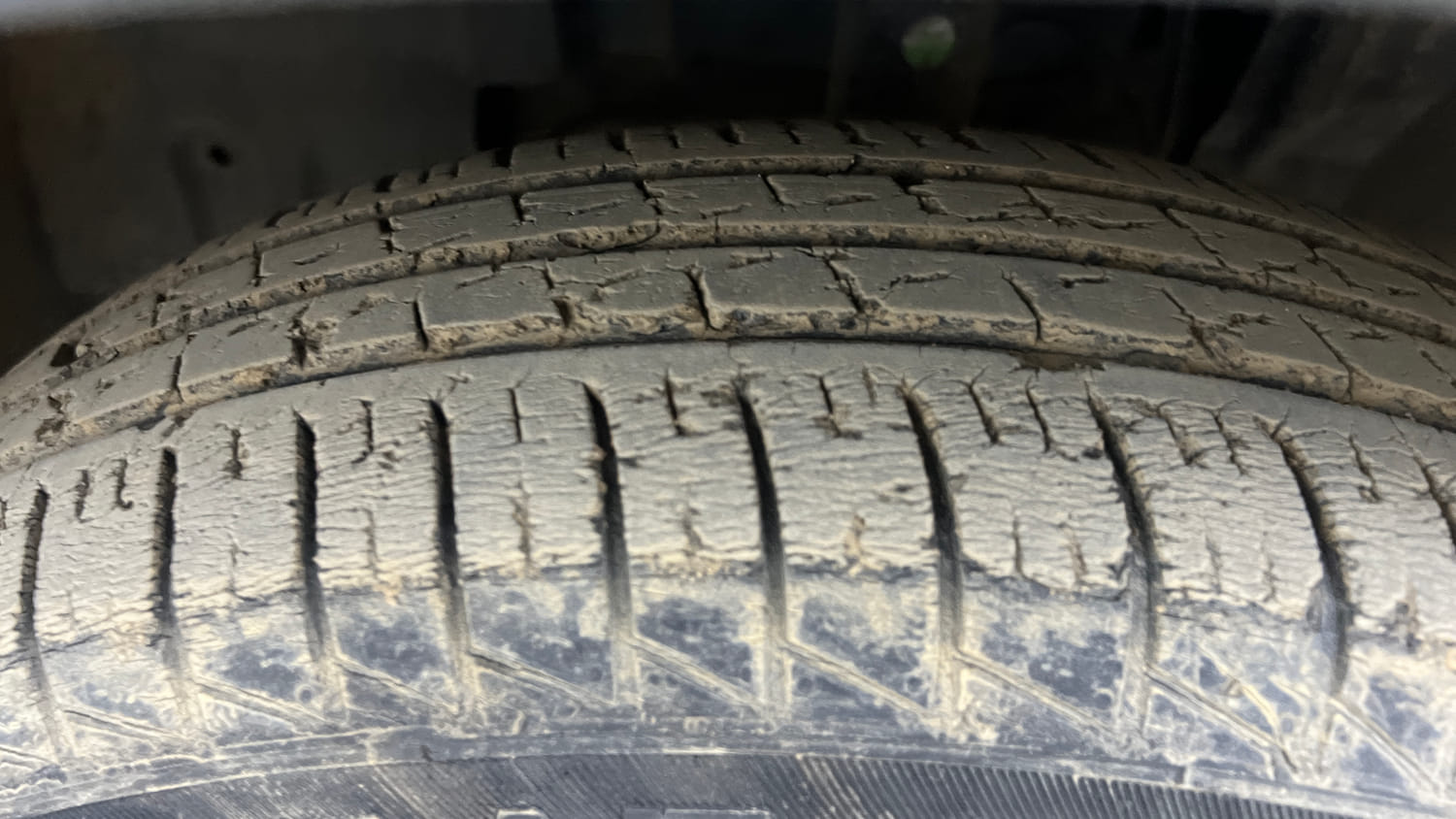 Used 2021 Renault Triber RXT Petrol Manual tyres LEFT FRONT TYRE TREAD VIEW
