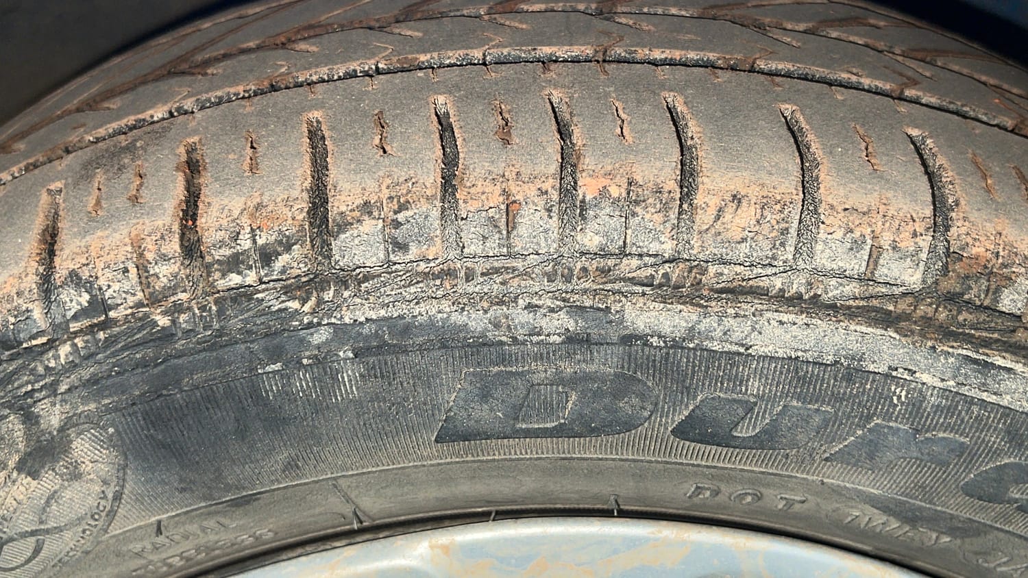 Used 2017 Hyundai Eon Sportz Petrol Manual tyres RIGHT FRONT TYRE TREAD VIEW