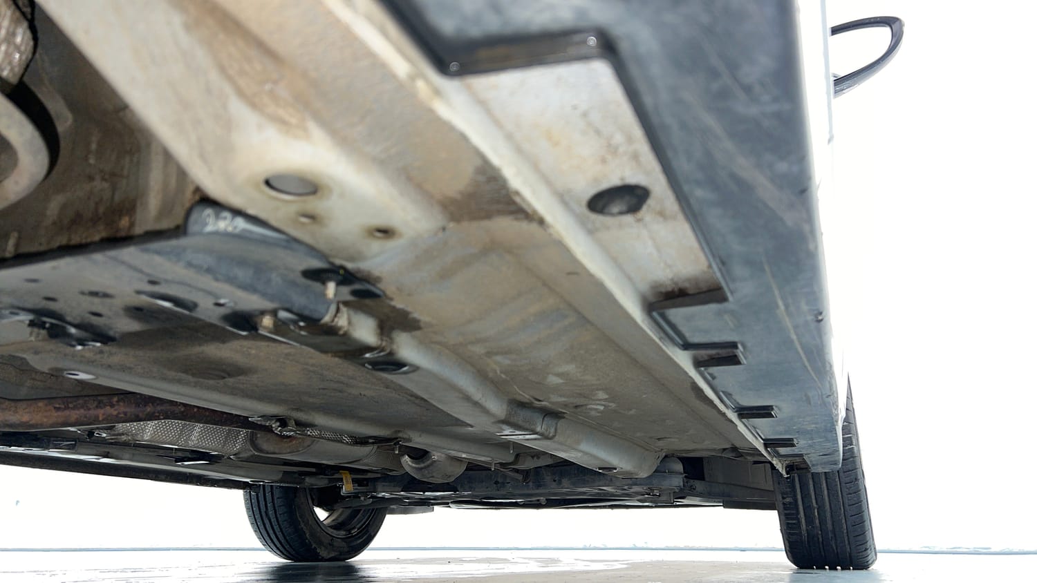 Used 2024 Hyundai New i20 Asta (O) 1.2 IVT Petrol Automatic extra REAR RIGHT UNDERBODY VIEW