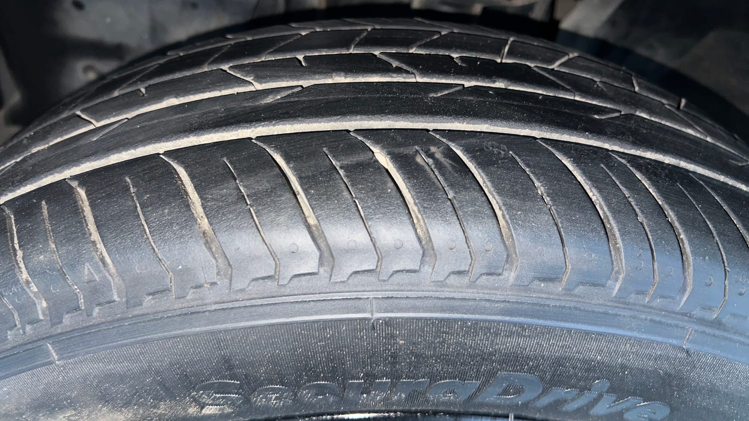 Used 2021 Nissan Magnite XV Premium Turbo Petrol Manual tyres LEFT FRONT TYRE TREAD VIEW