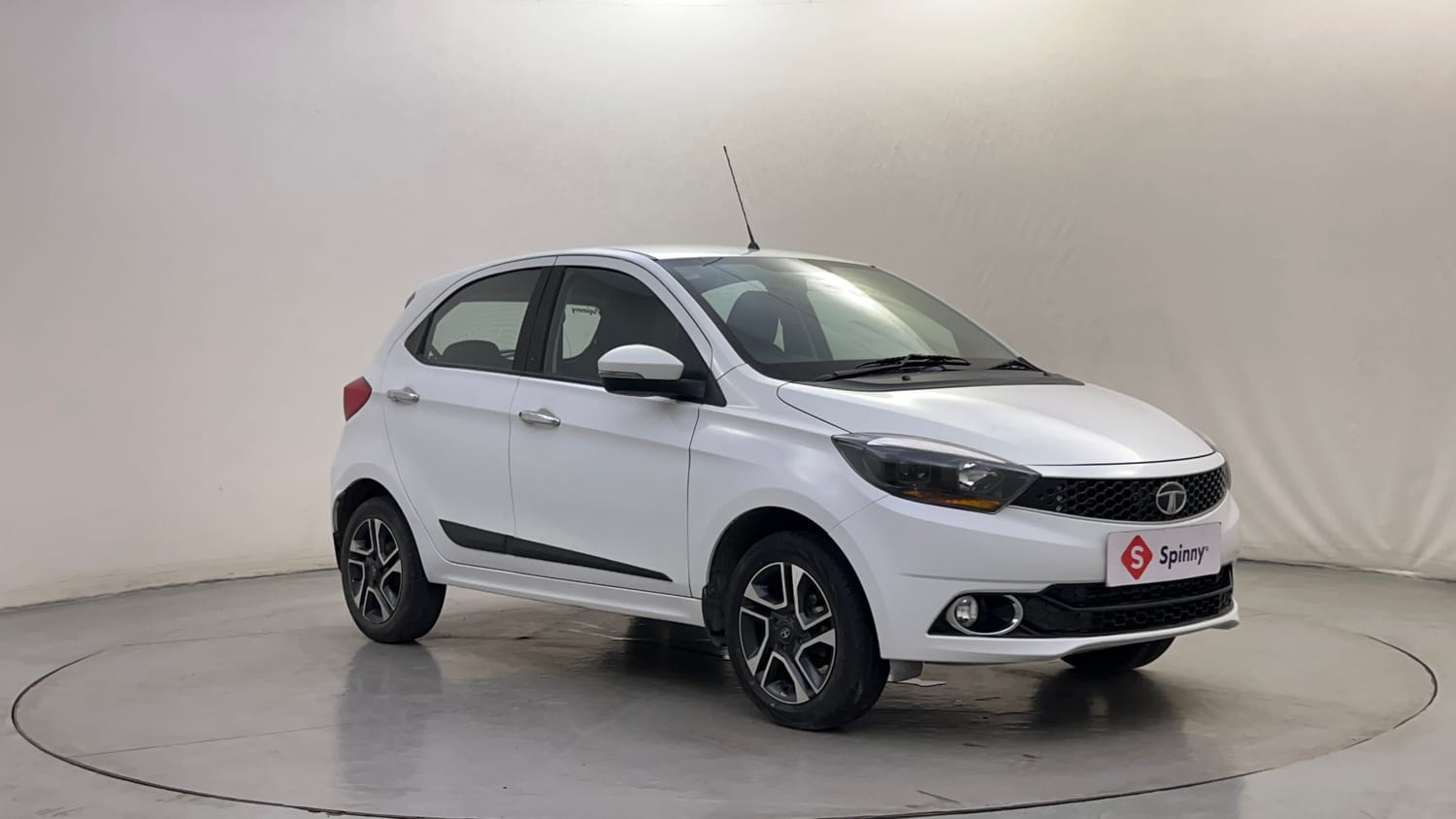Used 2019 Tata Tiago Revotron XZ Plus Petrol Manual exterior RIGHT FRONT CORNER VIEW