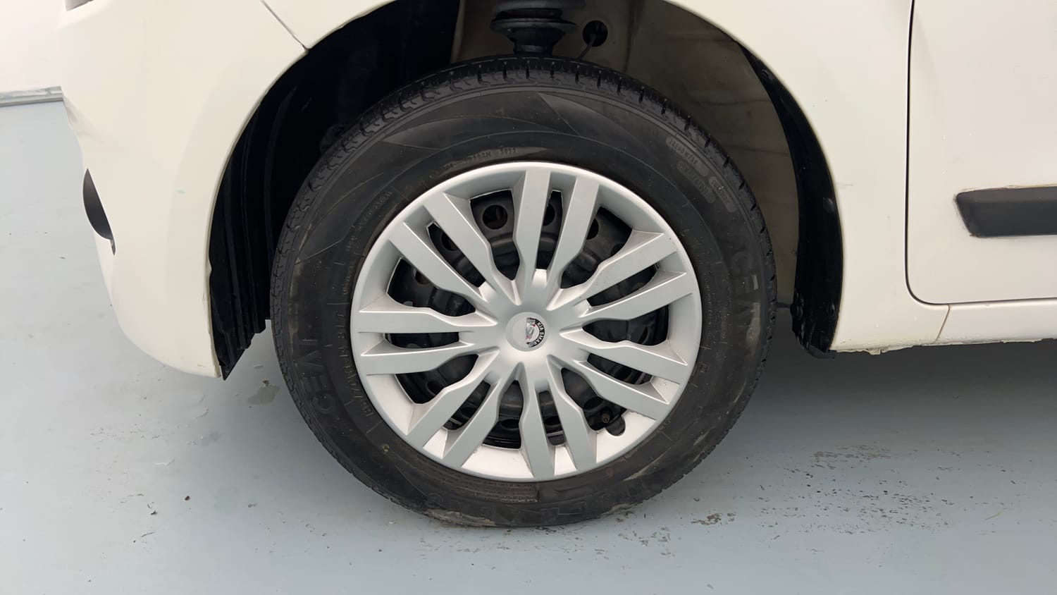 Used 2020 Maruti Suzuki Wagon R 1.0 VXi 1.0 Petrol Manual tyres LEFT FRONT TYRE RIM VIEW