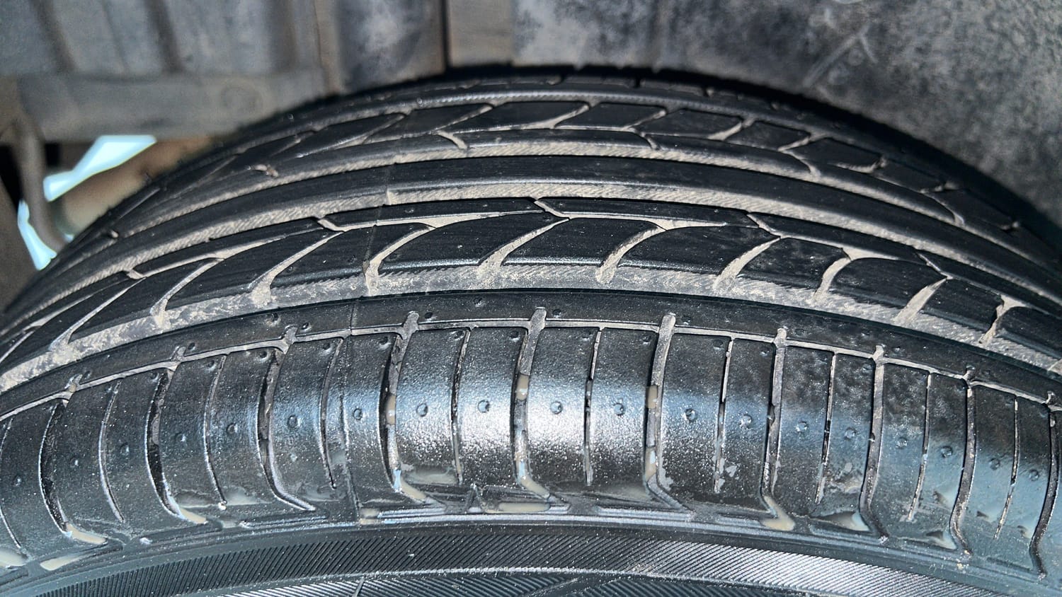Used 2017 Maruti Suzuki Swift Lxi (O) Petrol Manual tyres RIGHT REAR TYRE TREAD VIEW