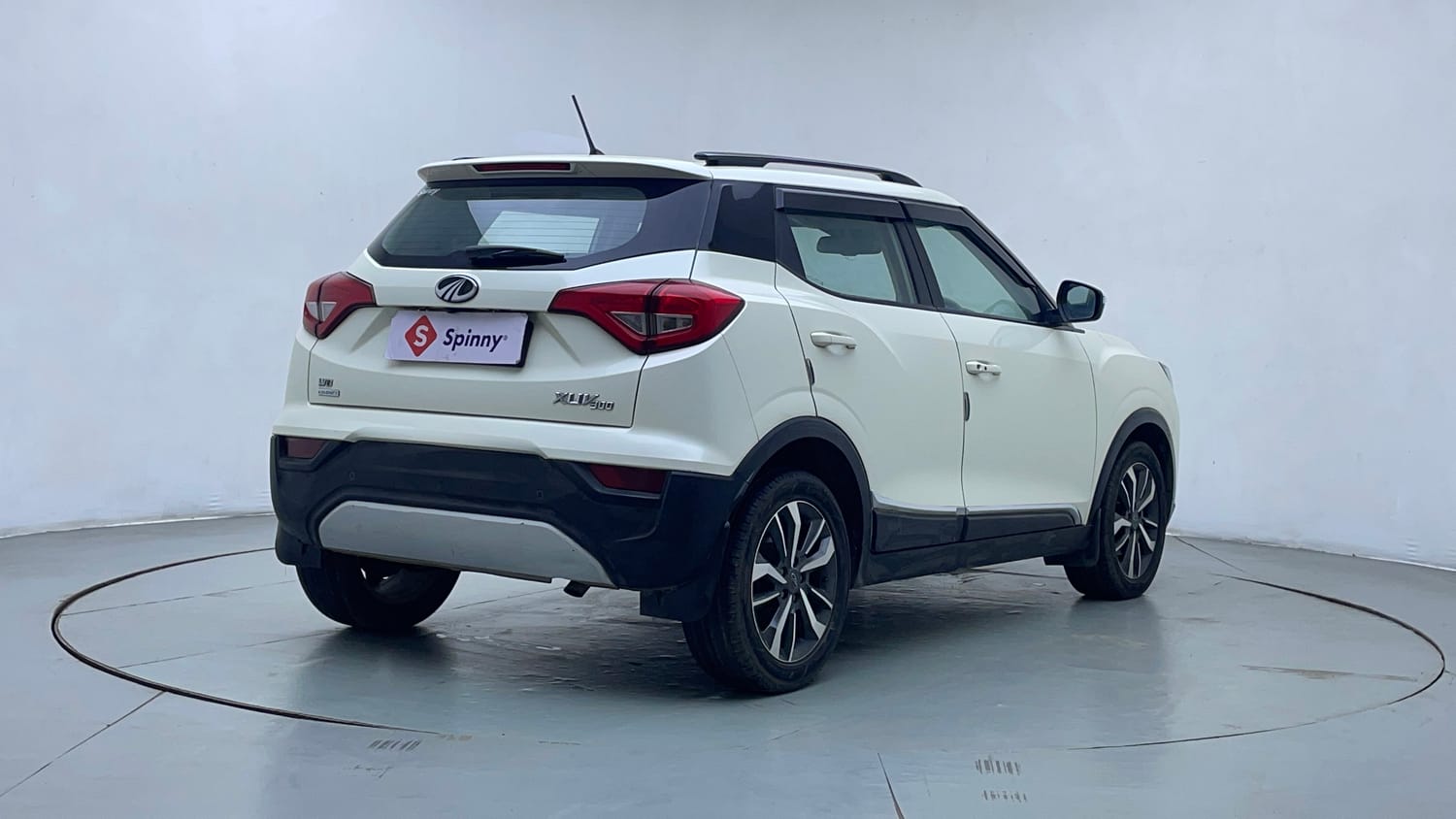 Used 2021 Mahindra XUV 300 W8 (O) 1.2 Petrol AMT Petrol Automatic exterior RIGHT REAR CORNER VIEW