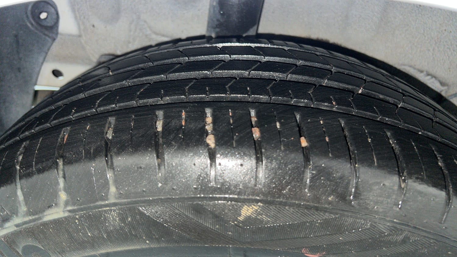 Used 2024 Hyundai New i20 Asta (O) 1.2 IVT Petrol Automatic tyres RIGHT REAR TYRE TREAD VIEW