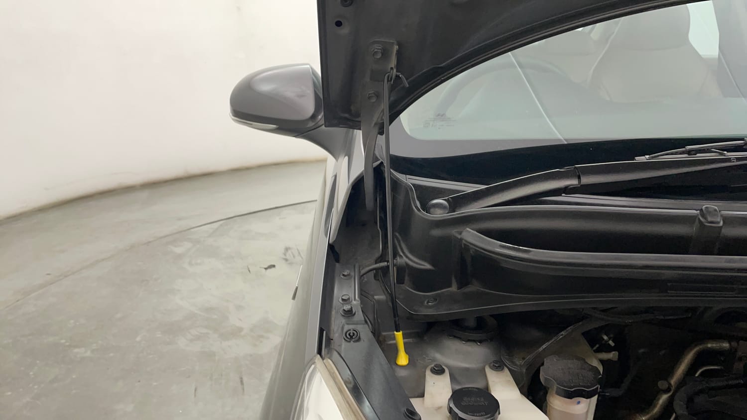Used 2020 Hyundai Santro Sportz AMT Petrol Automatic engine ENGINE RIGHT SIDE HINGE & APRON VIEW