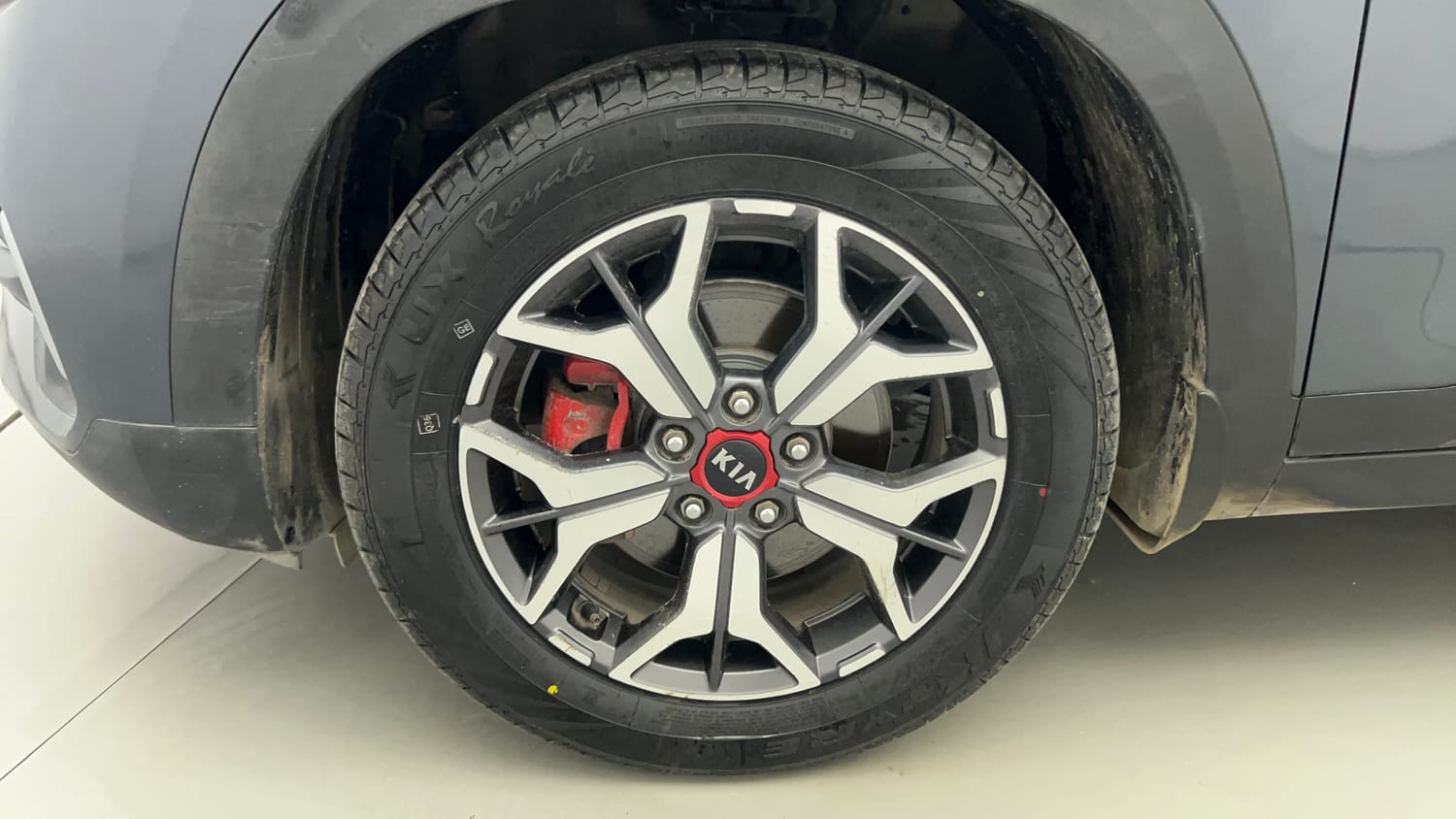 Used 2019 kia Seltos GTX Plus DCT 1.4 Petrol Automatic tyres LEFT FRONT TYRE RIM VIEW