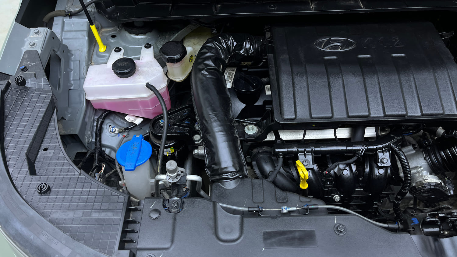 Used 2025 Hyundai Exter SX (O) Connect 1.2 AMT Dual Tone Petrol Automatic engine ENGINE RIGHT SIDE VIEW
