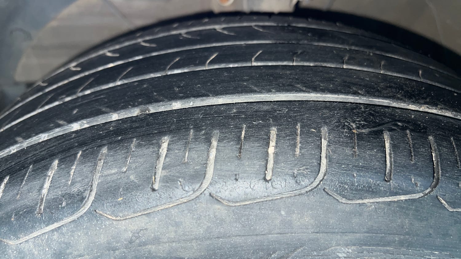 Used 2020 Maruti Suzuki Swift VXI CNG (Outside Fitted) Cng Manual tyres LEFT FRONT TYRE TREAD VIEW