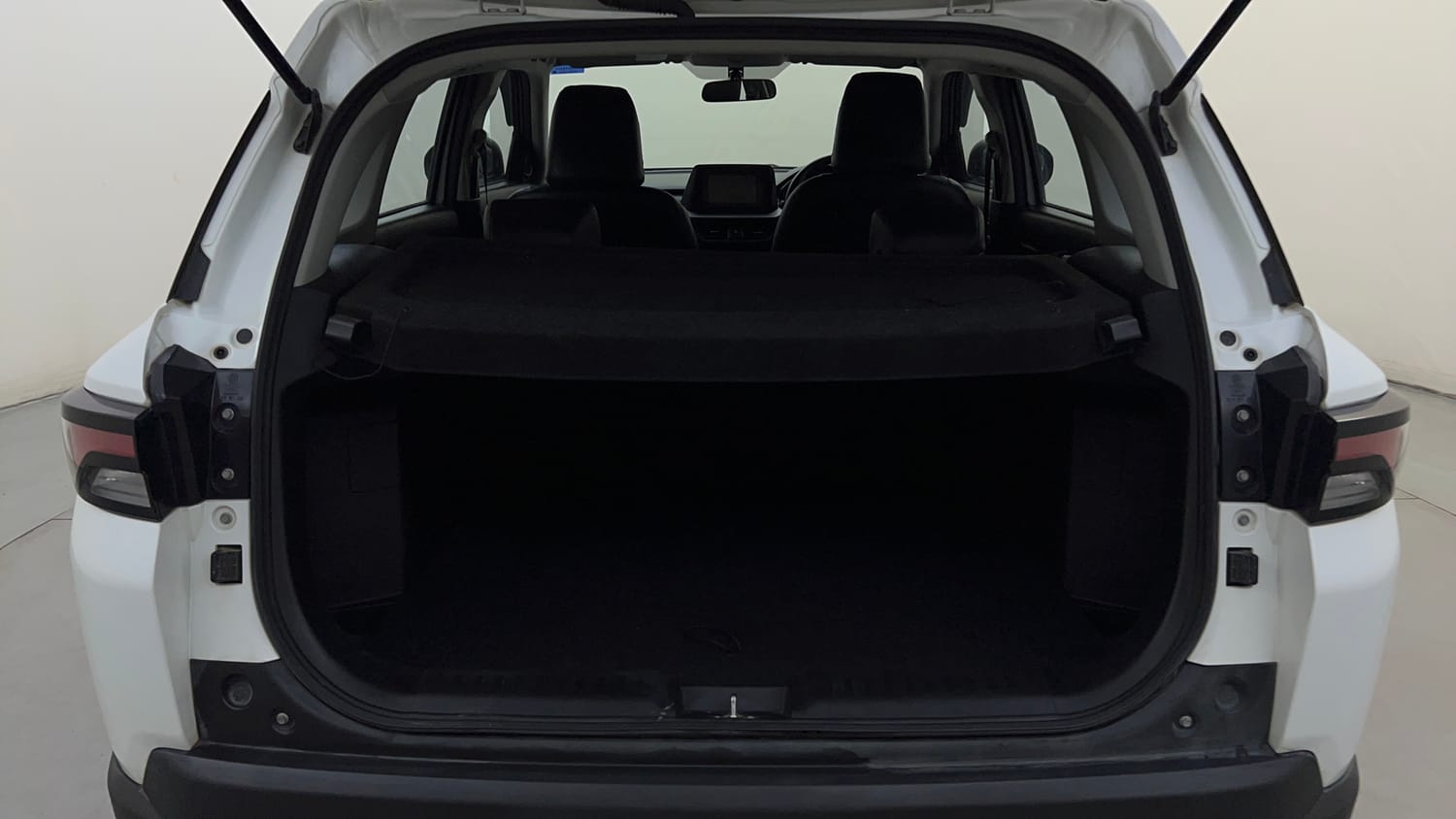 Used 2024 Maruti Suzuki Brezza VXi Petrol Manual interior DICKY INSIDE VIEW