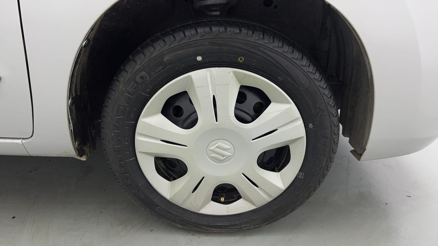 Used 2014 Maruti Suzuki Wagon R VXI Petrol Manual tyres RIGHT FRONT TYRE RIM VIEW
