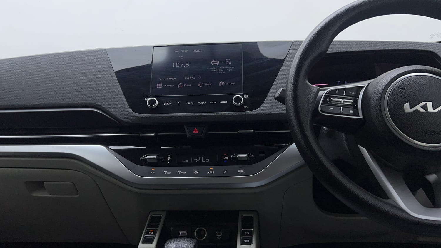 Used 2022 Kia Carens Prestige Plus 1.4 Petrol DCT 7 STR Petrol Automatic interior MUSIC SYSTEM & AC CONTROL VIEW