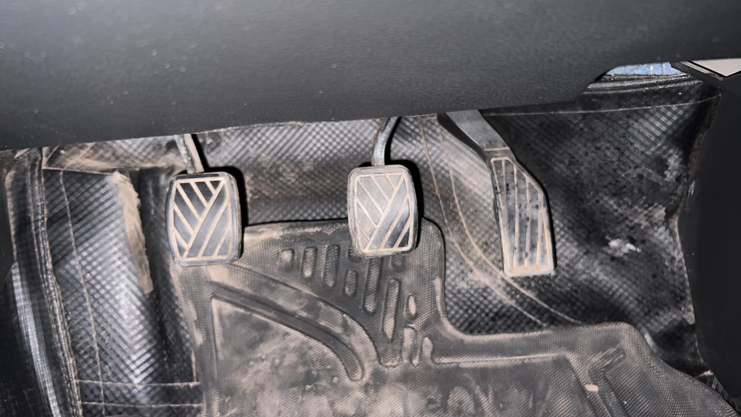 Used 2024 Maruti Suzuki Brezza VXi Petrol Manual interior PEDALS VIEW