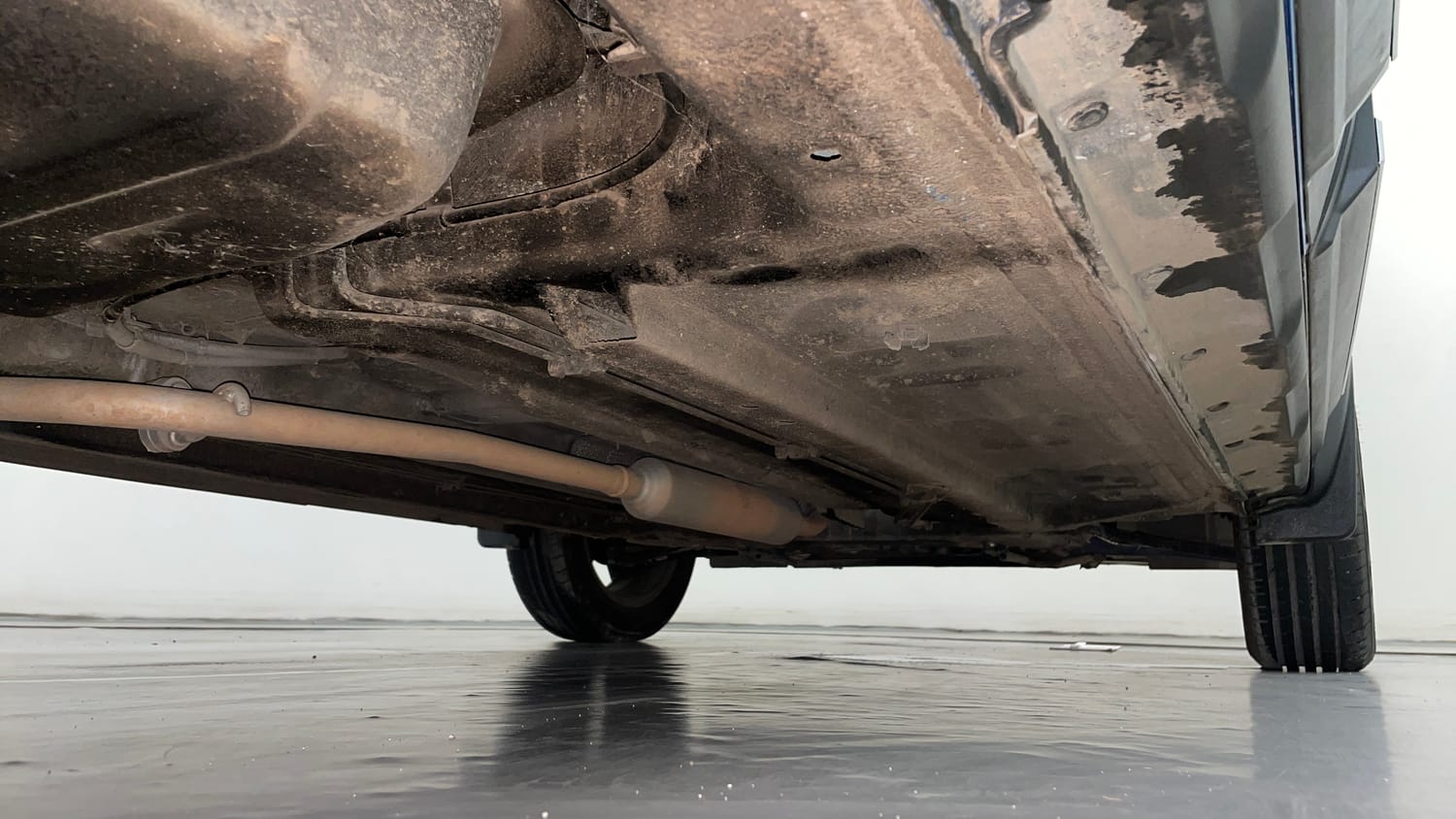 Used 2022 Renault Kiger RXZ AMT Dual Tone Petrol Automatic extra REAR RIGHT UNDERBODY VIEW