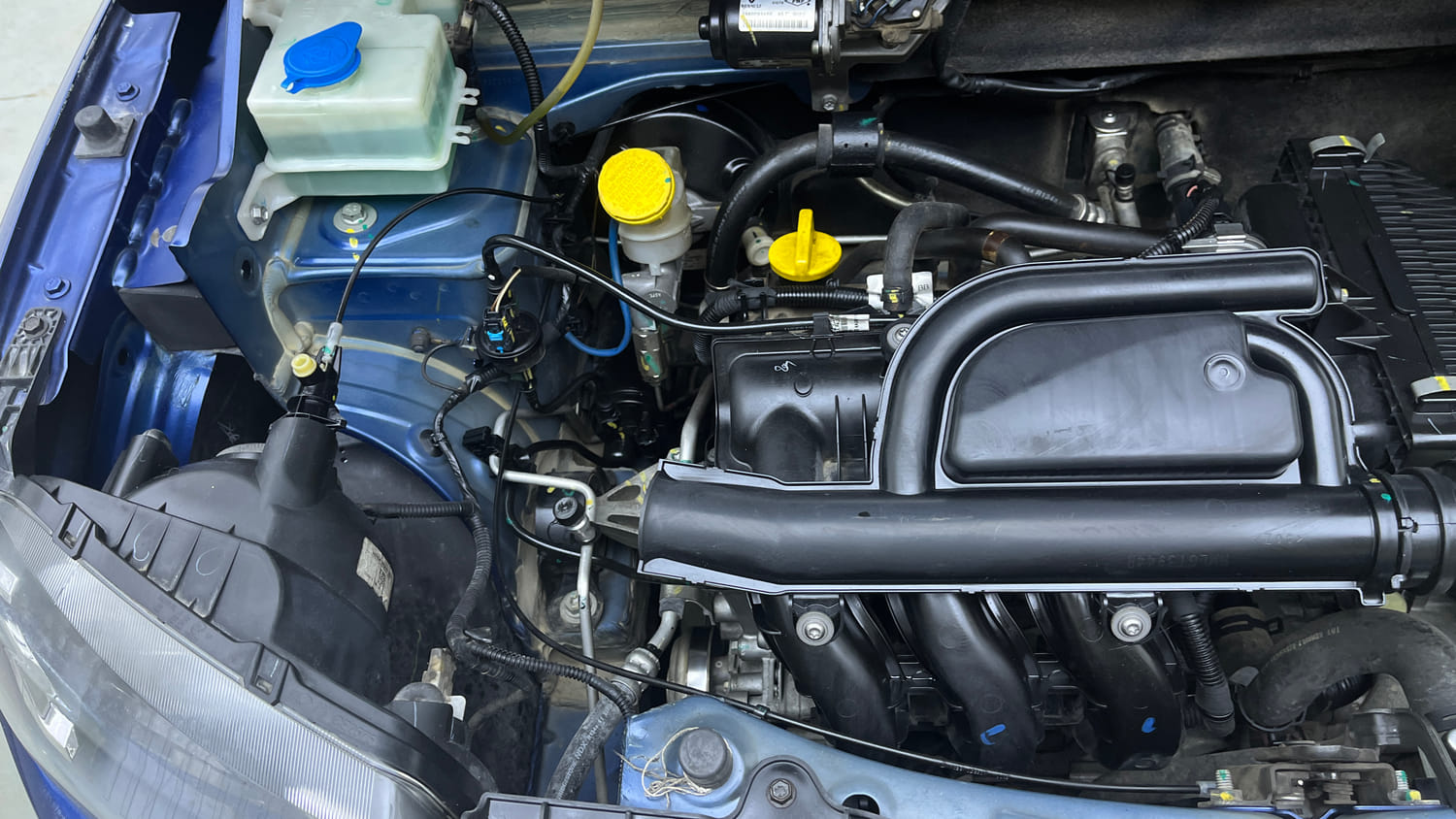 Used 2018 Renault Kwid CLIMBER 1.0 Petrol Manual engine ENGINE RIGHT SIDE VIEW