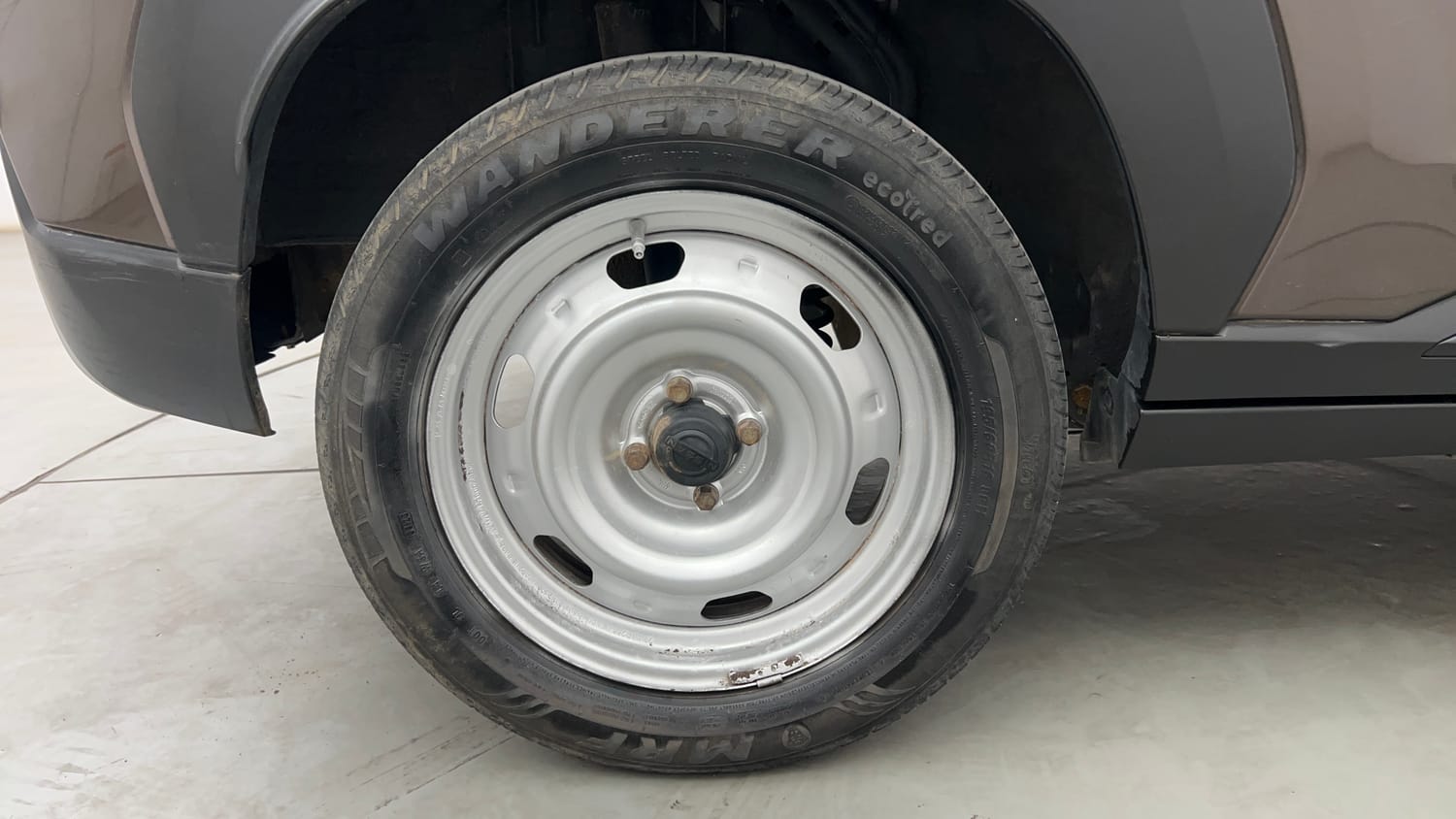 Used 2023 Nissan Magnite XE Petrol Manual tyres RIGHT REAR TYRE RIM VIEW