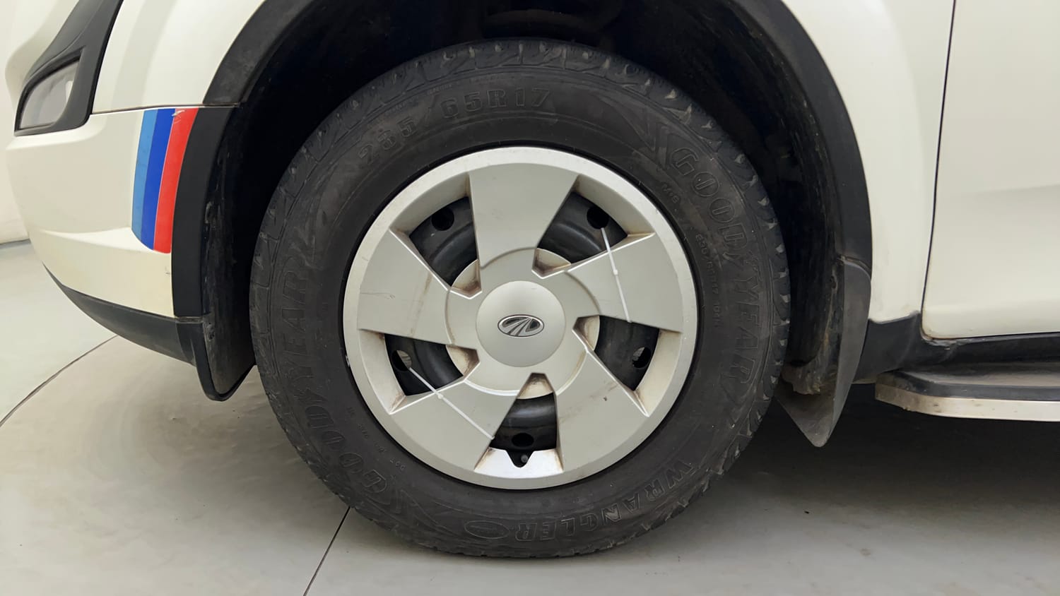 Used 2018 Mahindra XUV500 W6 Diesel Manual tyres LEFT FRONT TYRE RIM VIEW