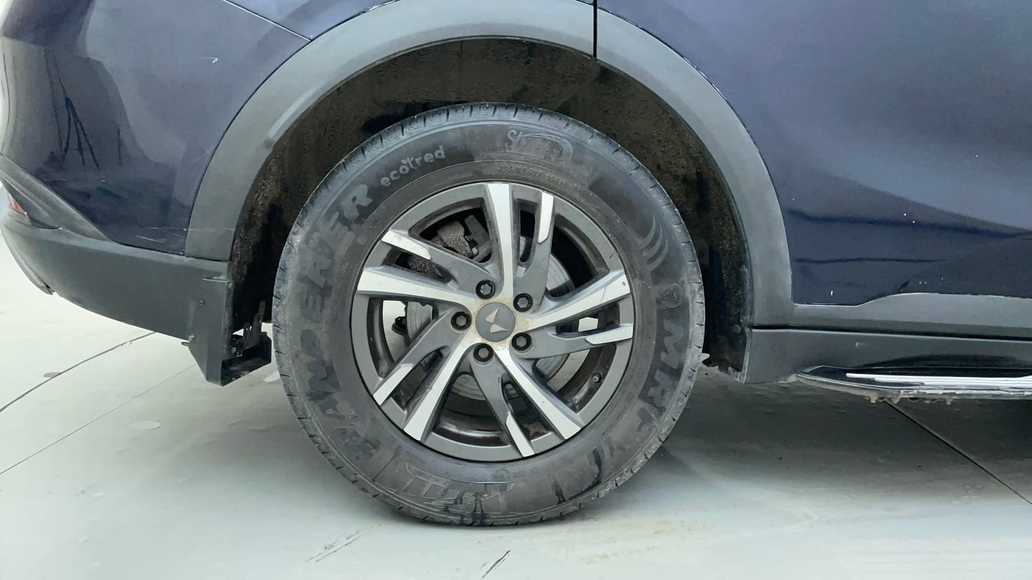 Used 2022 Mahindra XUV700 AX 5 Petrol AT 5 STR Petrol Automatic tyres RIGHT REAR TYRE RIM VIEW