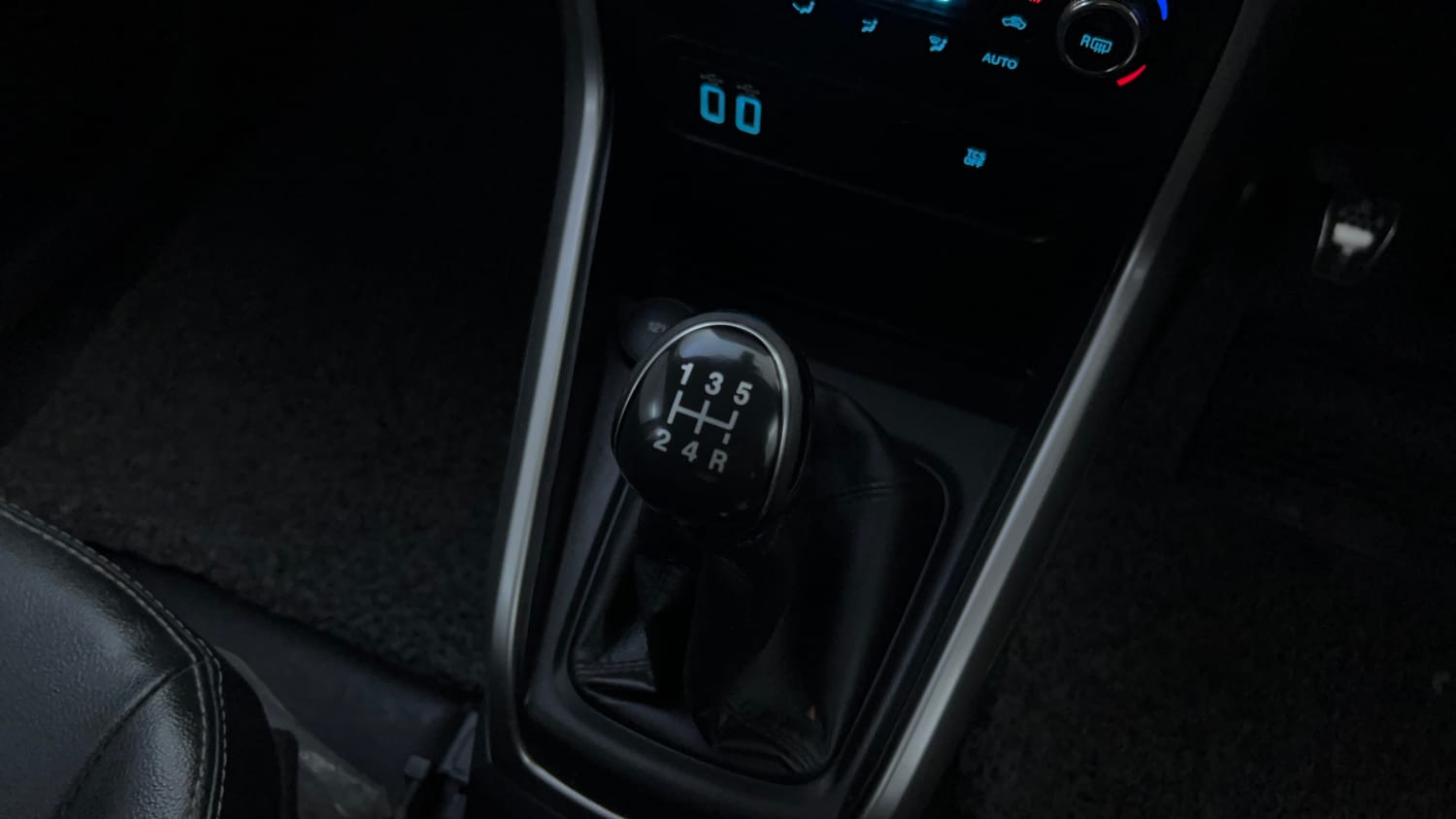 Used 2019 Ford EcoSport Titanium + 1.5L Ti-VCT Petrol Manual interior GEAR  KNOB VIEW