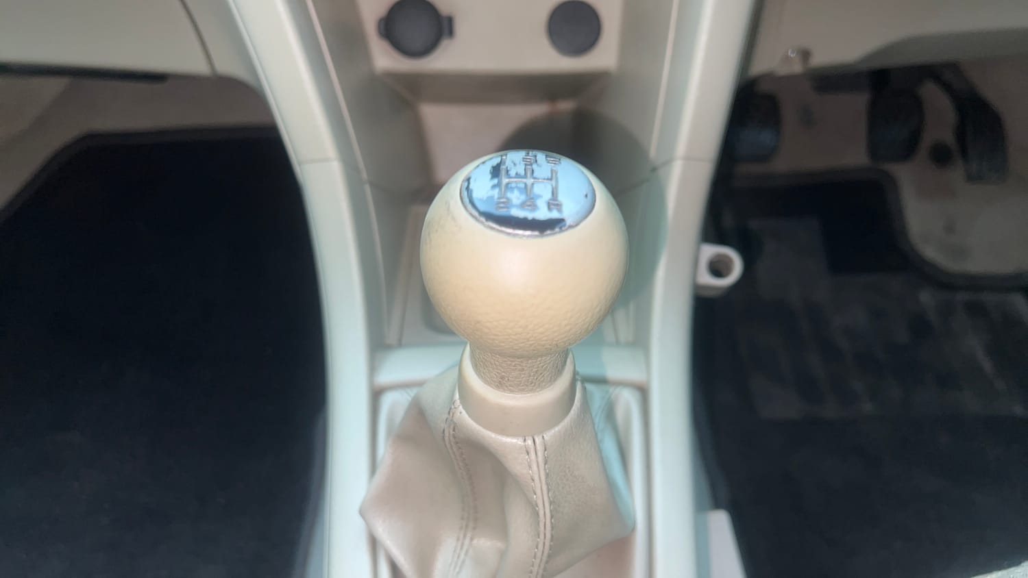 Used 2013 Maruti Suzuki Swift Dzire VXI Petrol Manual interior GEAR  KNOB VIEW
