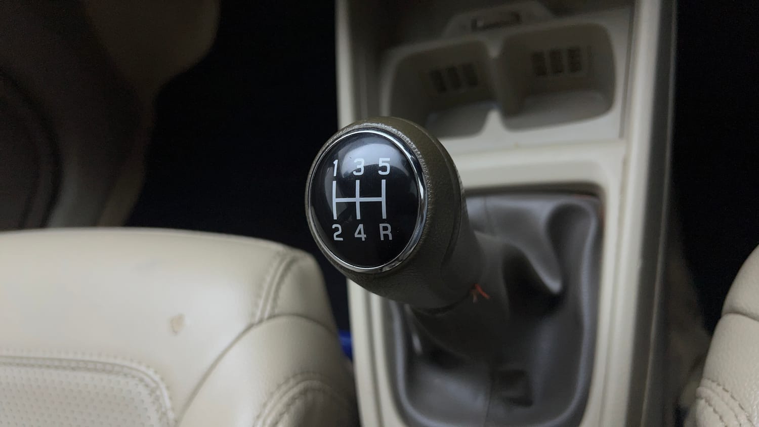 Used 2022 Maruti Suzuki New Ertiga VXi Petrol Manual interior GEAR  KNOB VIEW