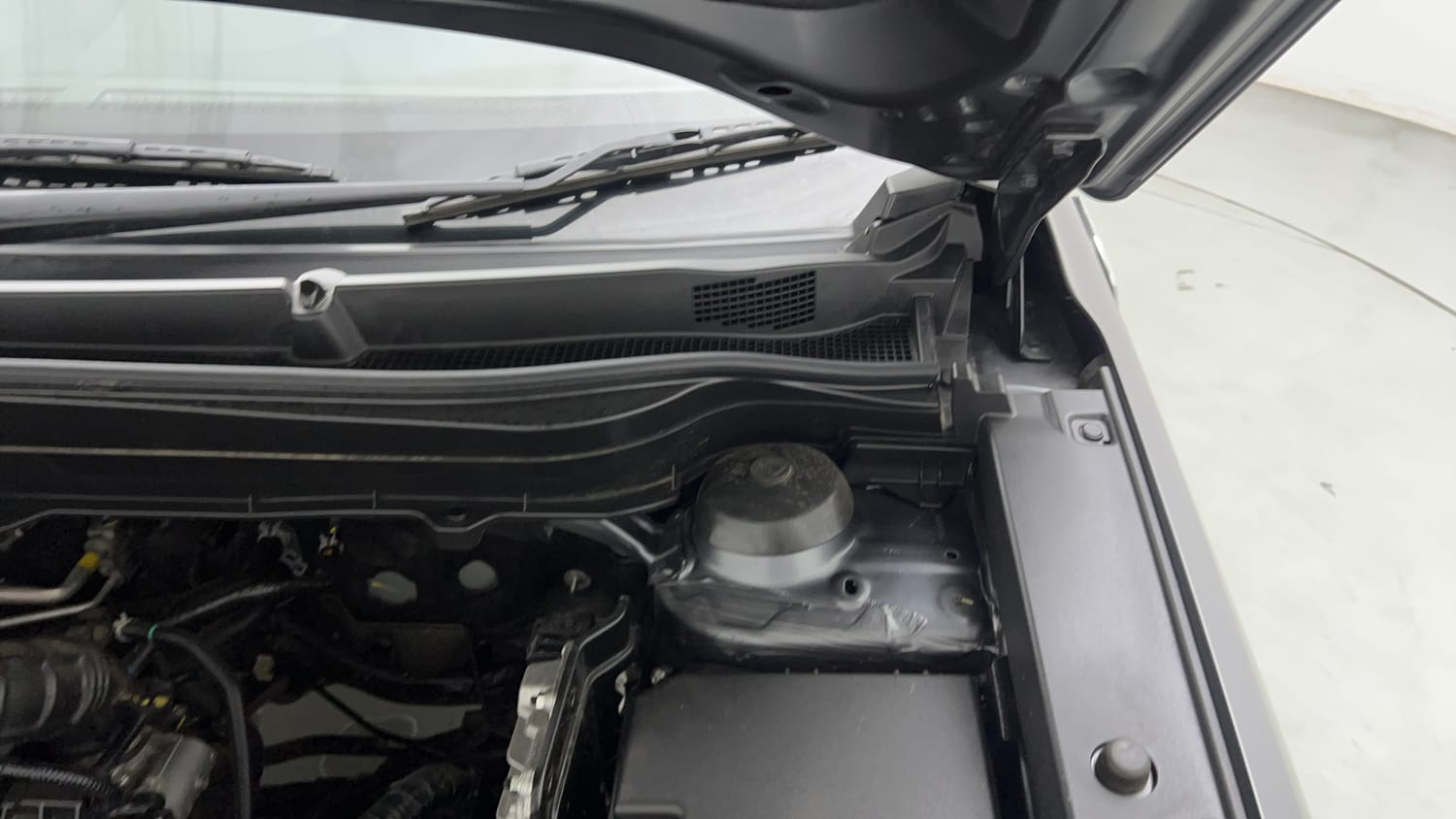 Used 2026 Maruti Suzuki Grand Vitara Delta Smart Hybrid Petrol Manual engine ENGINE LEFT SIDE HINGE & APRON VIEW