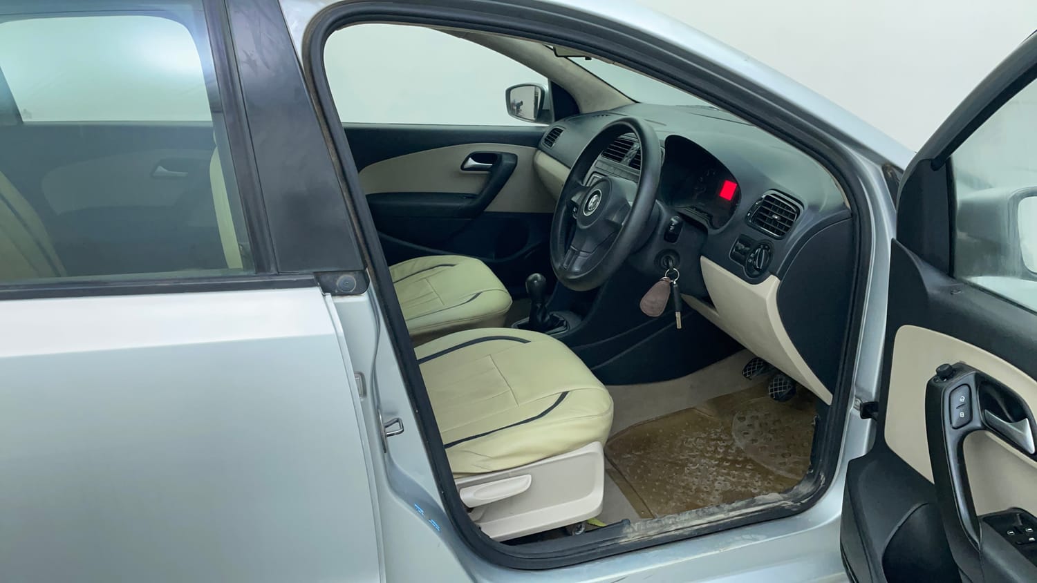 Used 2013 Volkswagen Polo Comfortline 1.2L (P) Petrol Manual interior RIGHT SIDE FRONT DOOR CABIN VIEW