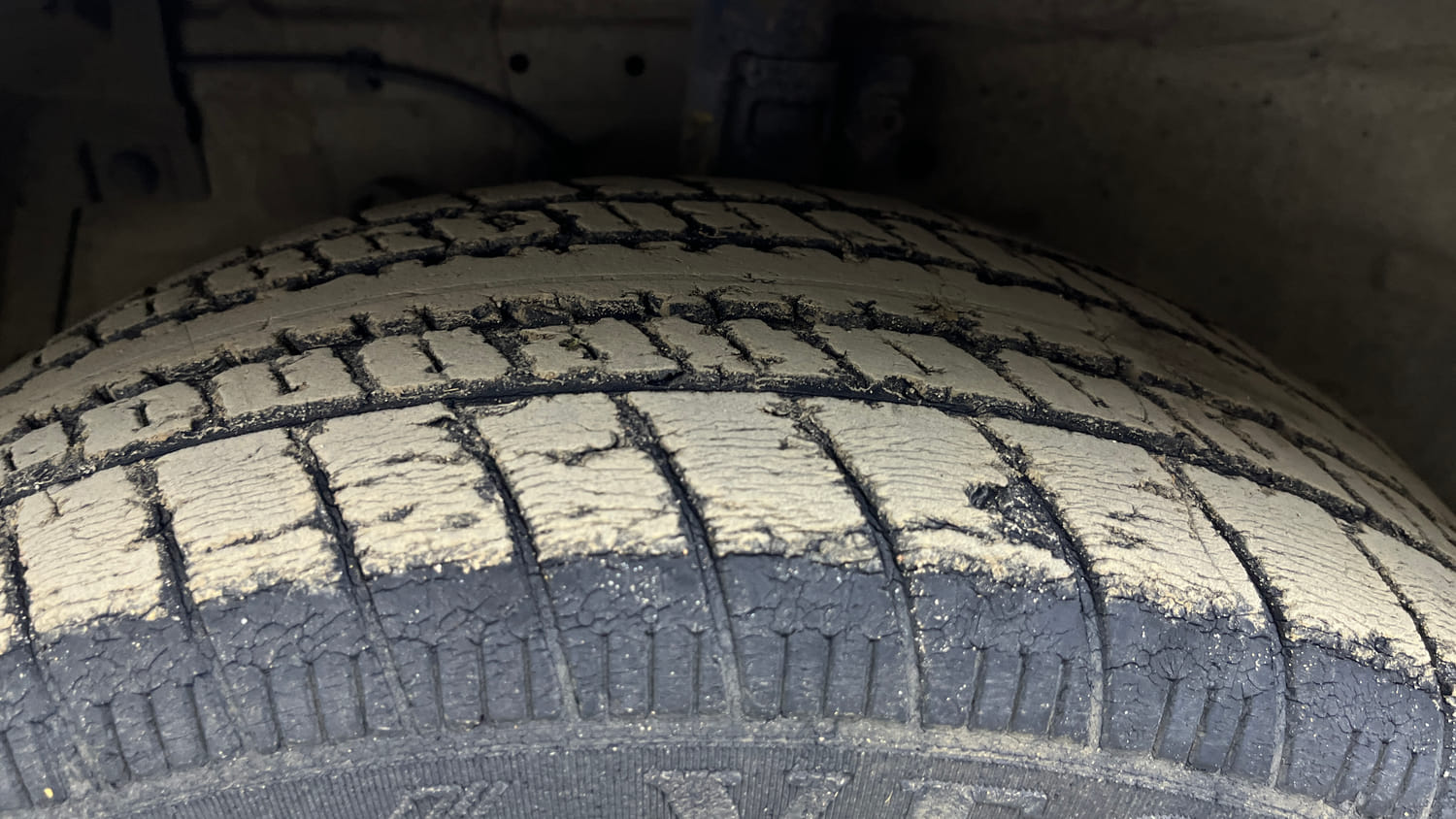 Used 2017 Maruti Suzuki Ertiga VXI Petrol Manual tyres LEFT FRONT TYRE TREAD VIEW