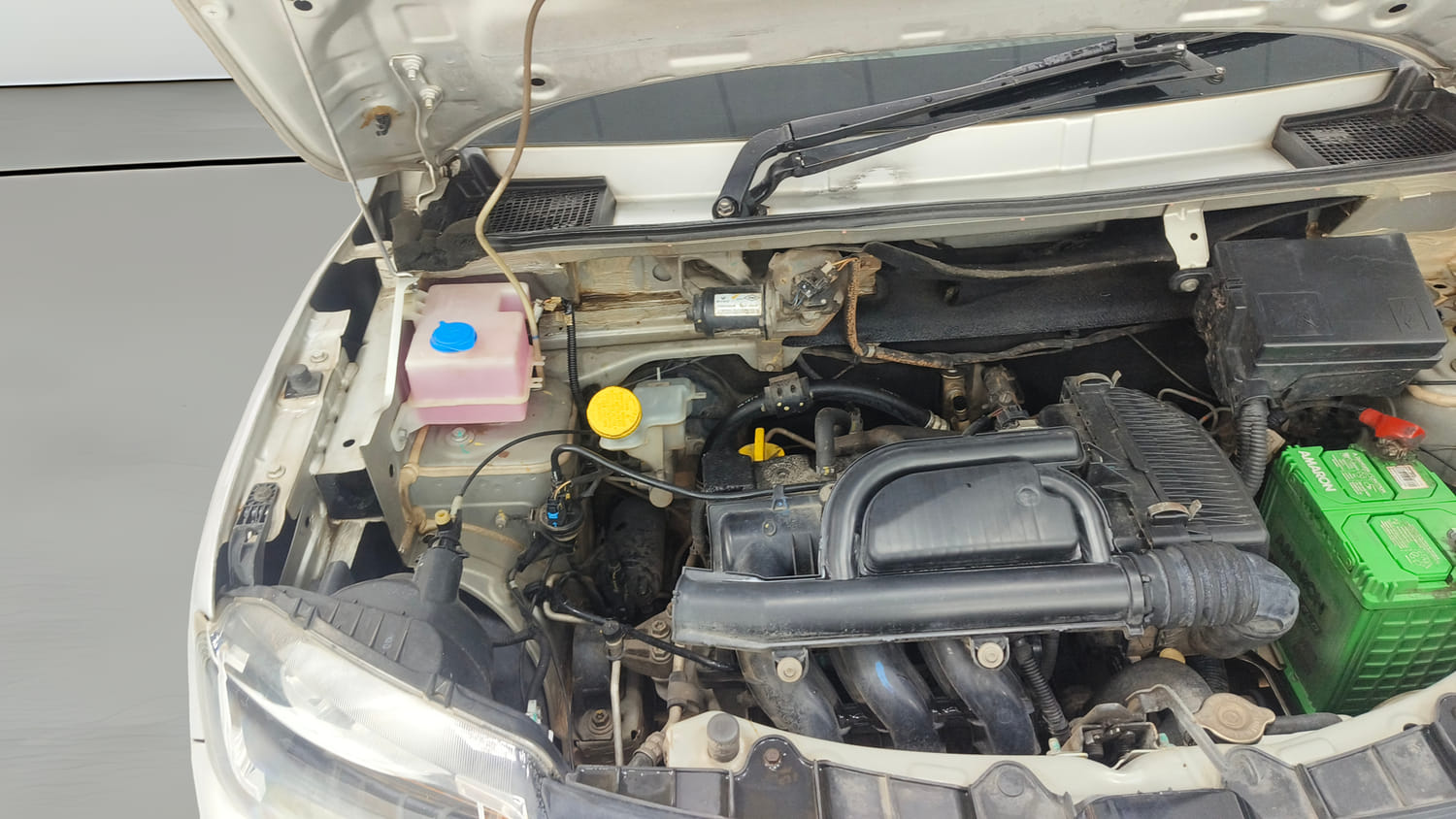 Used 2019 Renault Kwid 1.0 RXT AMT Petrol Automatic engine ENGINE RIGHT SIDE HINGE & APRON VIEW