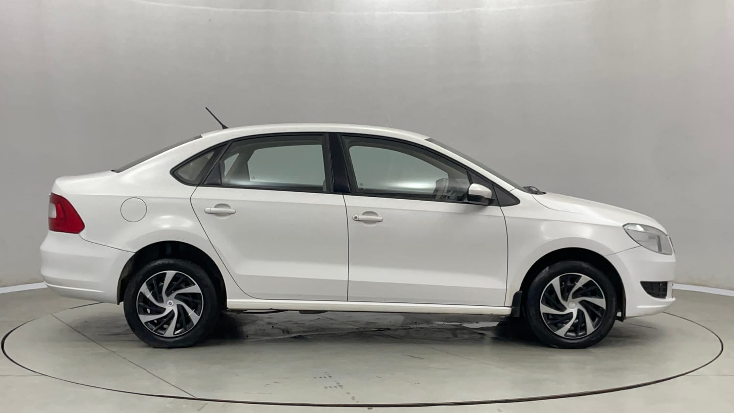 Used 2016 Skoda Rapid 1.6 MPI Active Petrol Manual exterior RIGHT SIDE VIEW