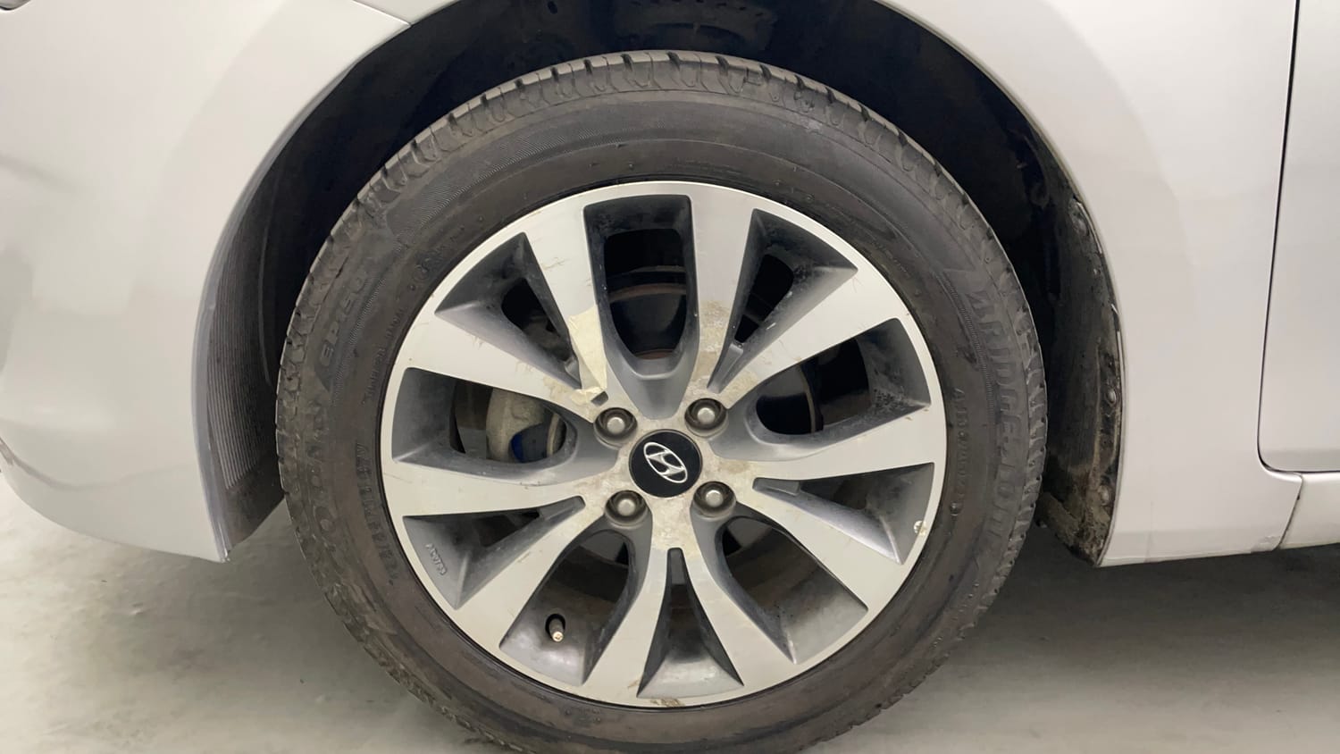 Used 2016 Hyundai Verna 1.6 VTVT SX (O) Petrol Manual tyres LEFT FRONT TYRE RIM VIEW