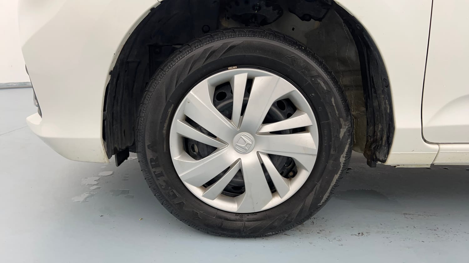 Used 2022 Honda Amaze S MT 1.2 Petrol Petrol Manual tyres LEFT FRONT TYRE RIM VIEW