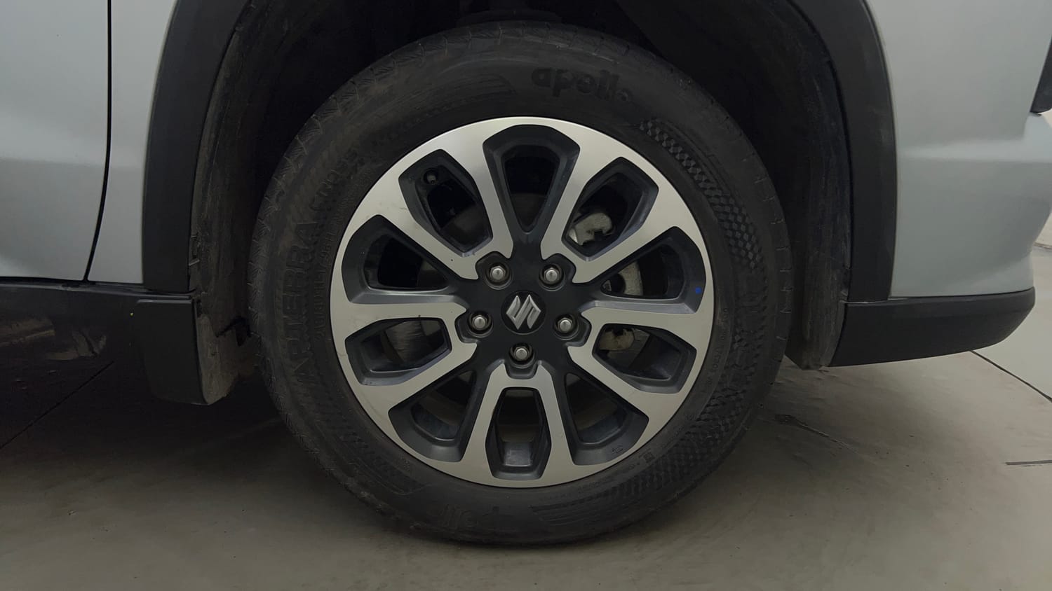 Used 2024 Maruti Suzuki Grand Vitara Zeta Smart Hybrid AT Petrol Automatic tyres RIGHT FRONT TYRE RIM VIEW