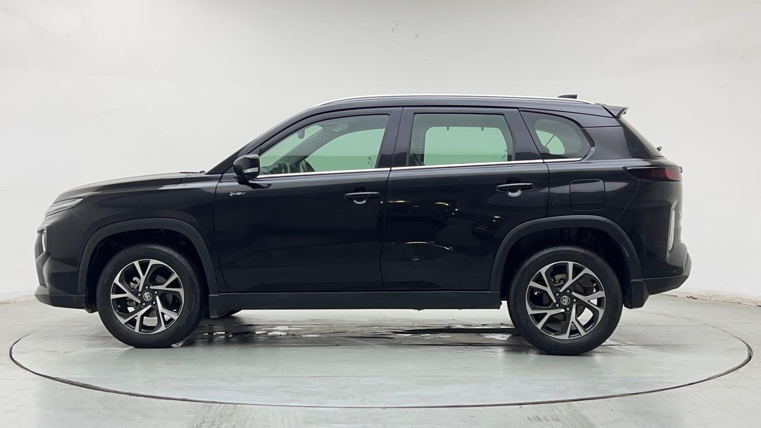 Used 2025 Toyota Urban Cruiser Hyryder V Hybrid Hybrid Automatic exterior LEFT SIDE VIEW
