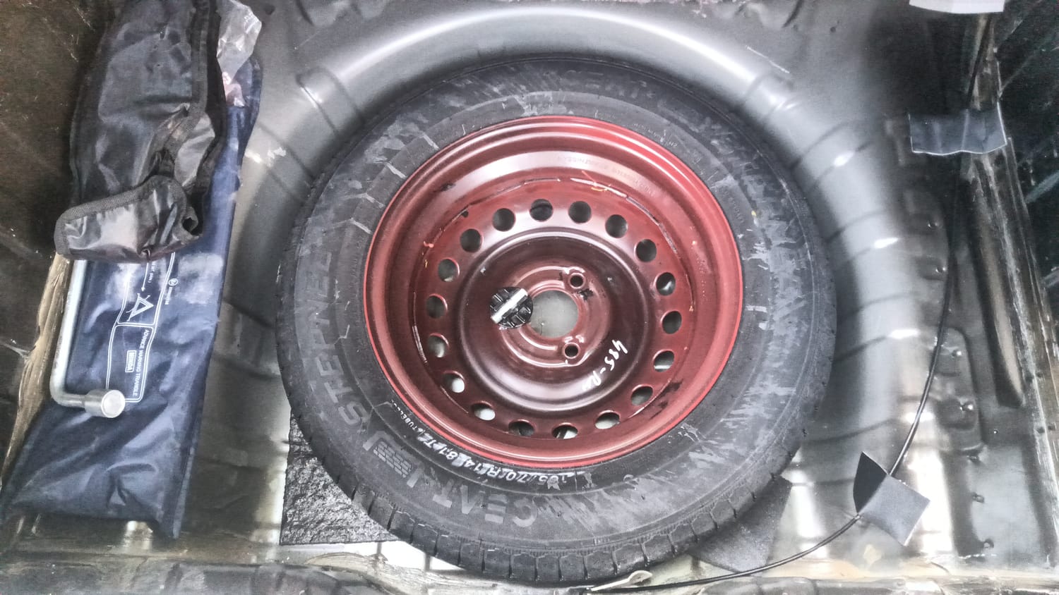 Used 2025 Renault Kwid RXT 1.0L Petrol Manual tyres SPARE TYRE VIEW
