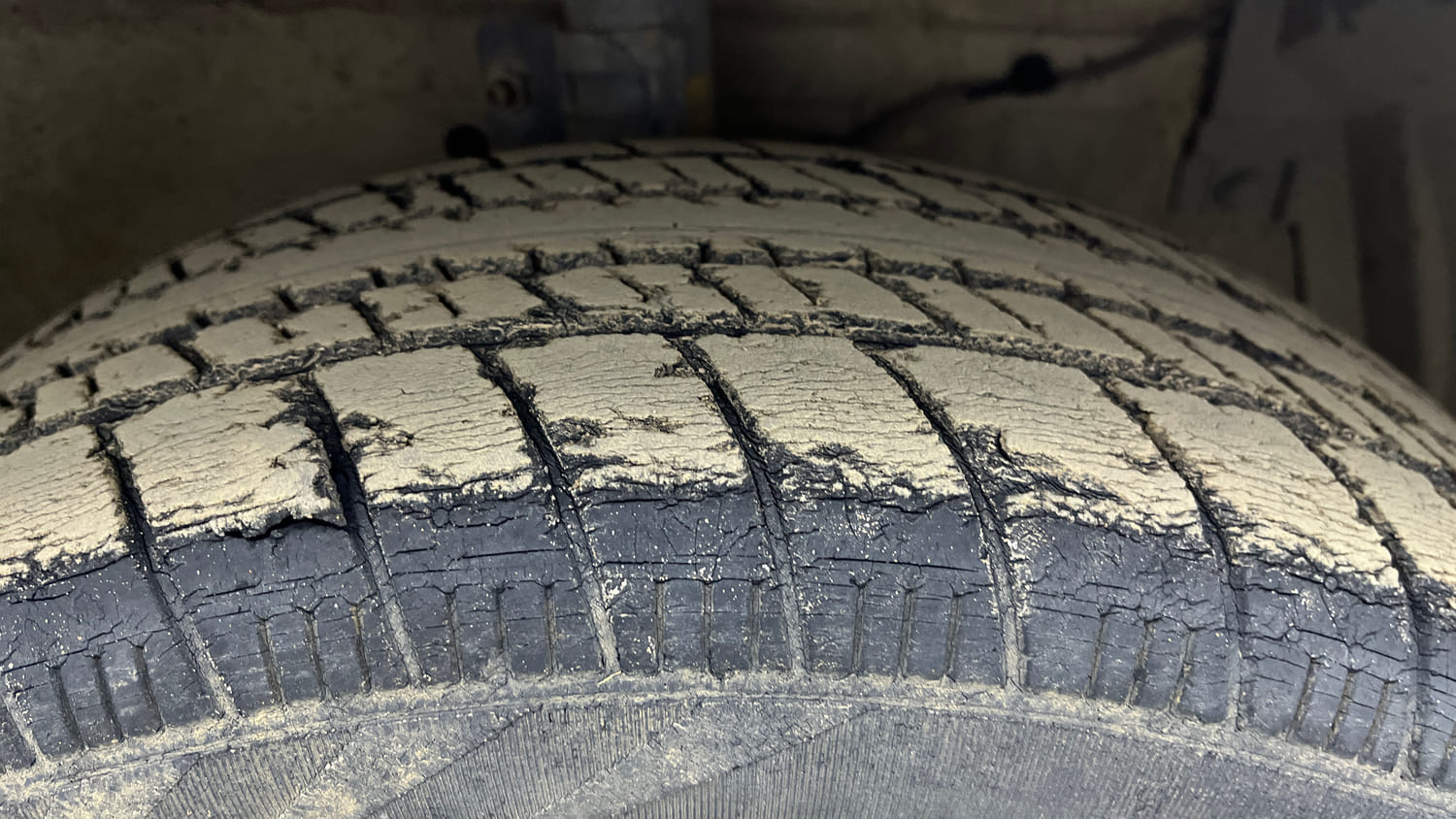 Used 2017 Maruti Suzuki Ertiga VXI Petrol Manual tyres RIGHT FRONT TYRE TREAD VIEW