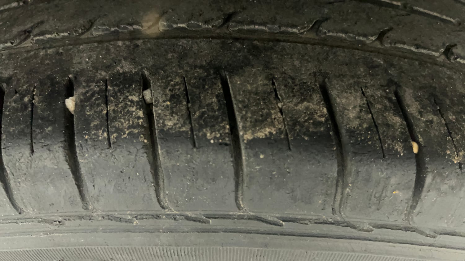 Used 2019 kia Seltos GTX Plus DCT 1.4 Petrol Automatic tyres LEFT REAR TYRE TREAD VIEW
