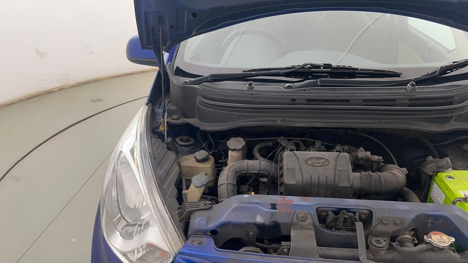 Used 2017 Hyundai Eon Sportz Petrol Manual engine ENGINE LEFT SIDE HINGE & APRON VIEW
