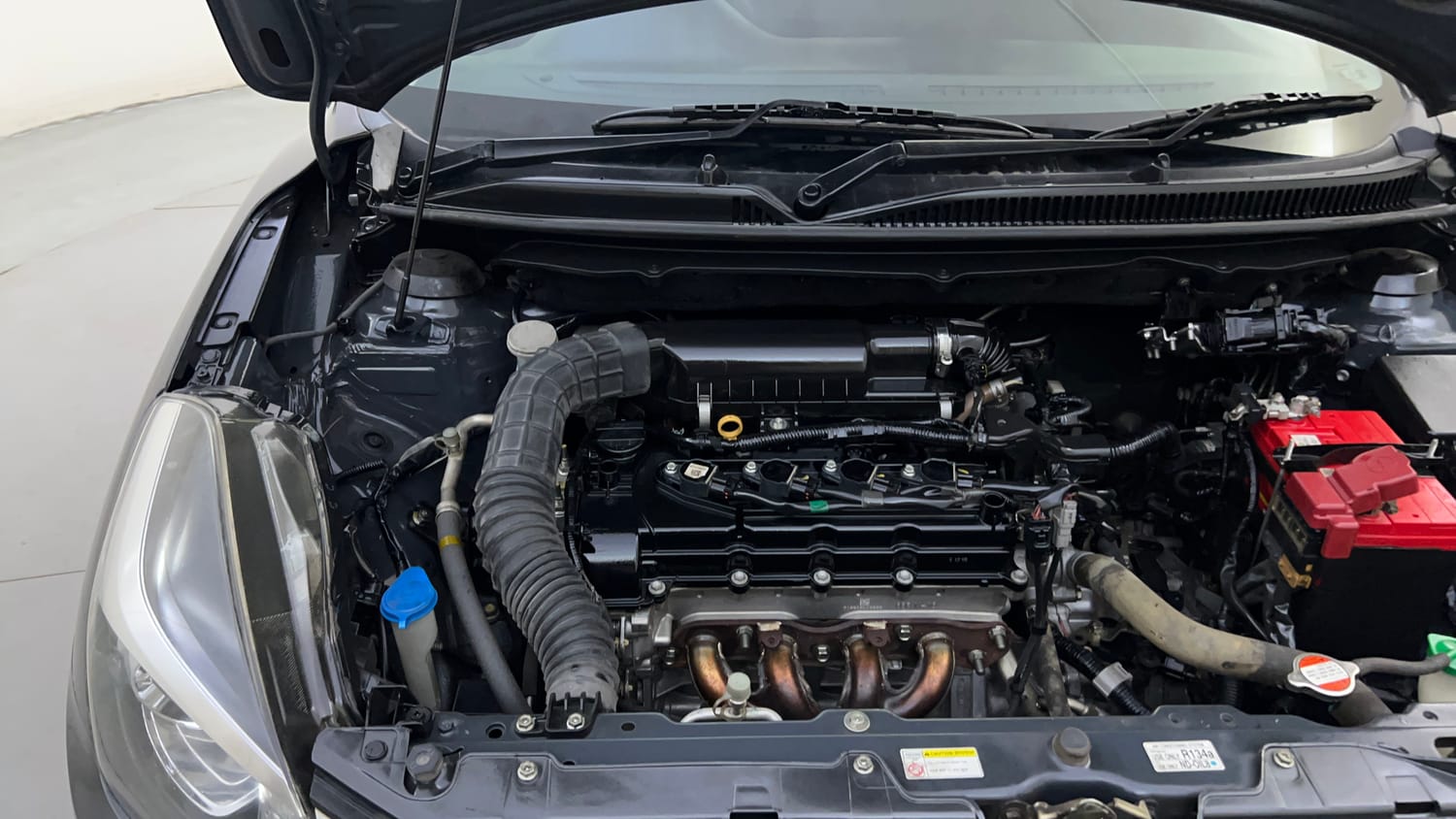 Used 2019 Maruti Suzuki Baleno Alpha 1.2 AT Petrol Automatic engine ENGINE RIGHT SIDE HINGE & APRON VIEW