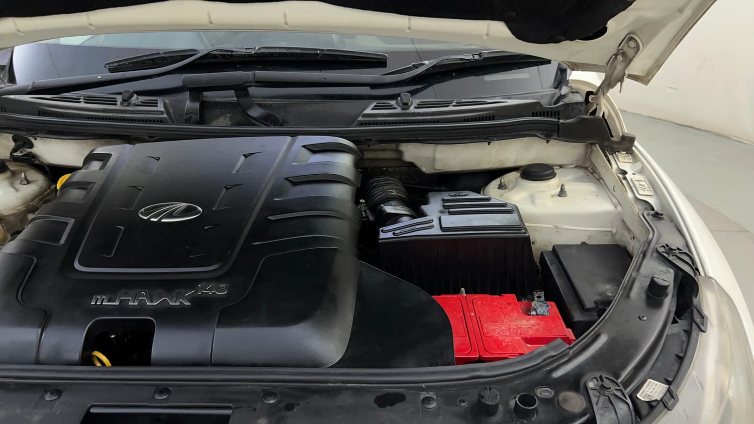 Used 2018 Mahindra XUV500 W6 Diesel Manual engine ENGINE LEFT SIDE HINGE & APRON VIEW