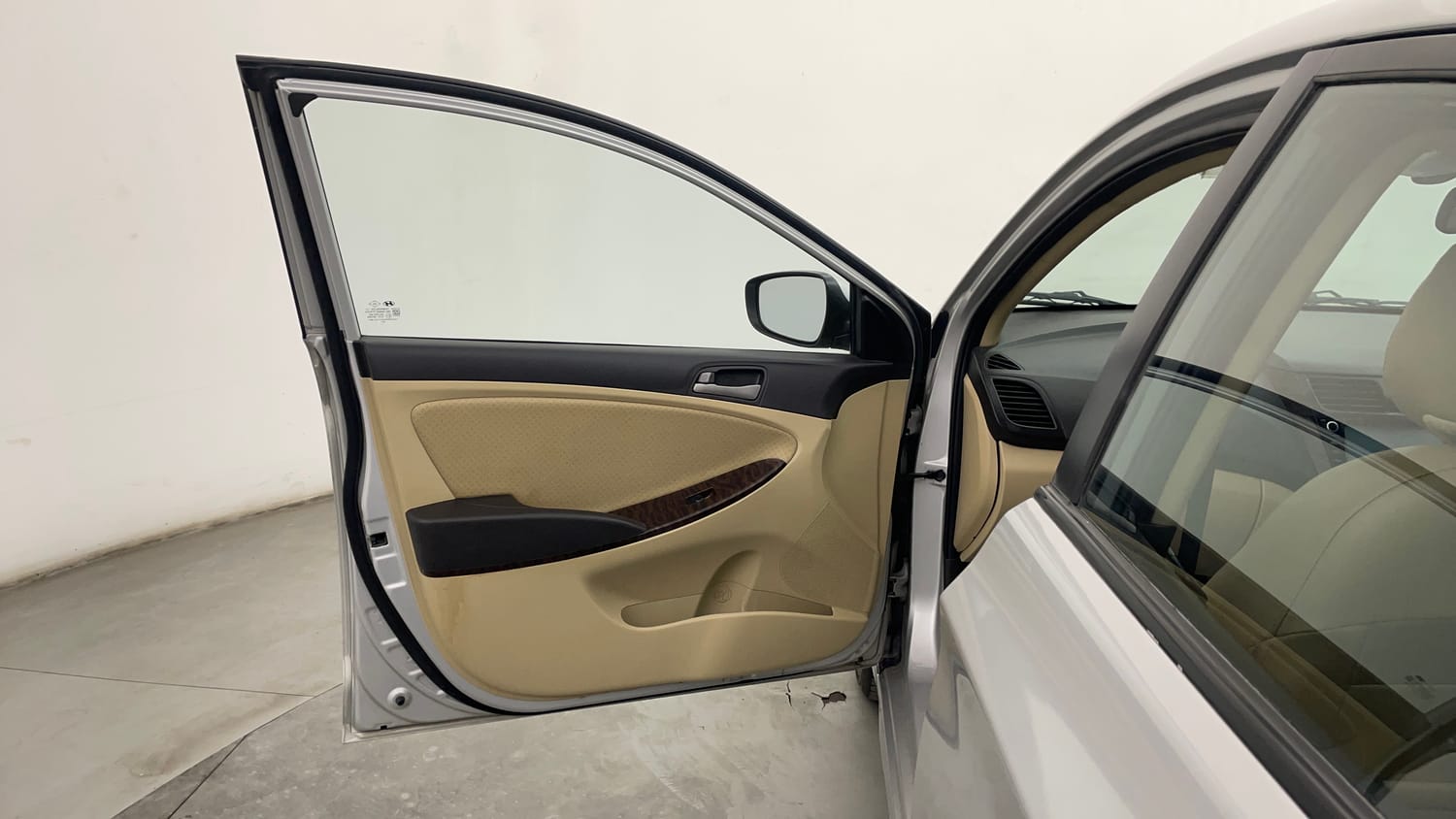 Used 2016 Hyundai Verna 1.6 VTVT SX (O) Petrol Manual interior LEFT FRONT DOOR OPEN VIEW
