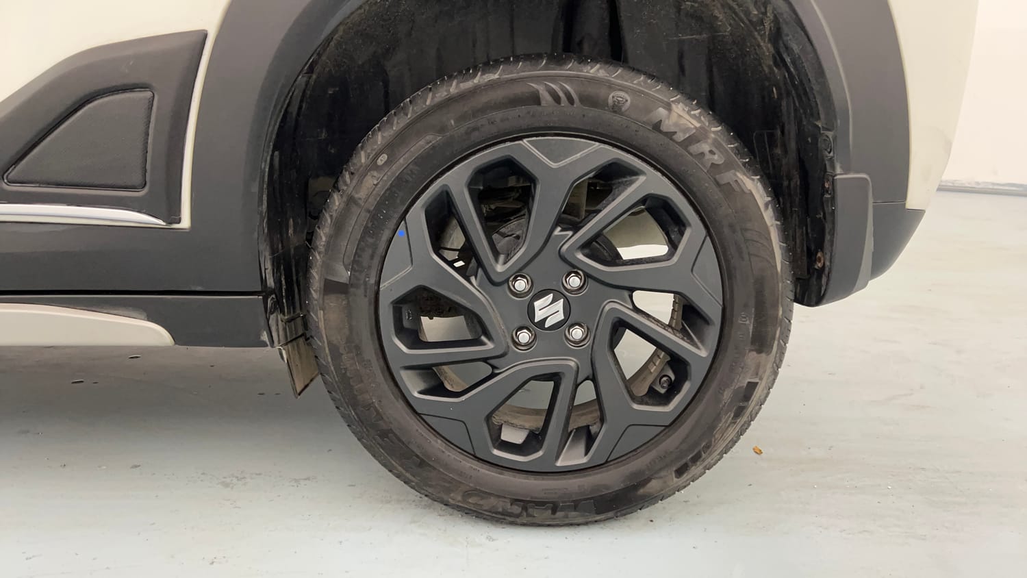 Used 2025 Maruti Suzuki Fronx Zeta 1.0L Turbo MT Petrol Manual tyres LEFT REAR TYRE RIM VIEW