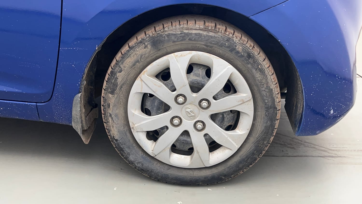 Used 2017 Hyundai Eon Sportz Petrol Manual tyres RIGHT FRONT TYRE RIM VIEW